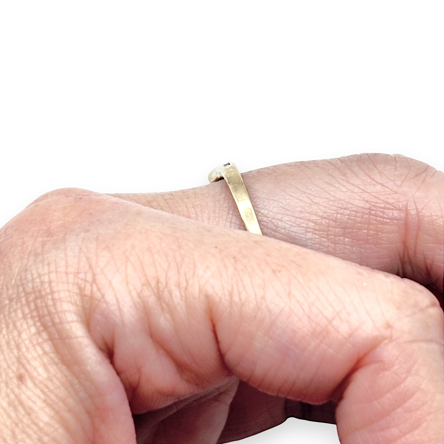 9ct Gold Subtle V Ring with Set of 7 Diamonds, Size P. R # 335