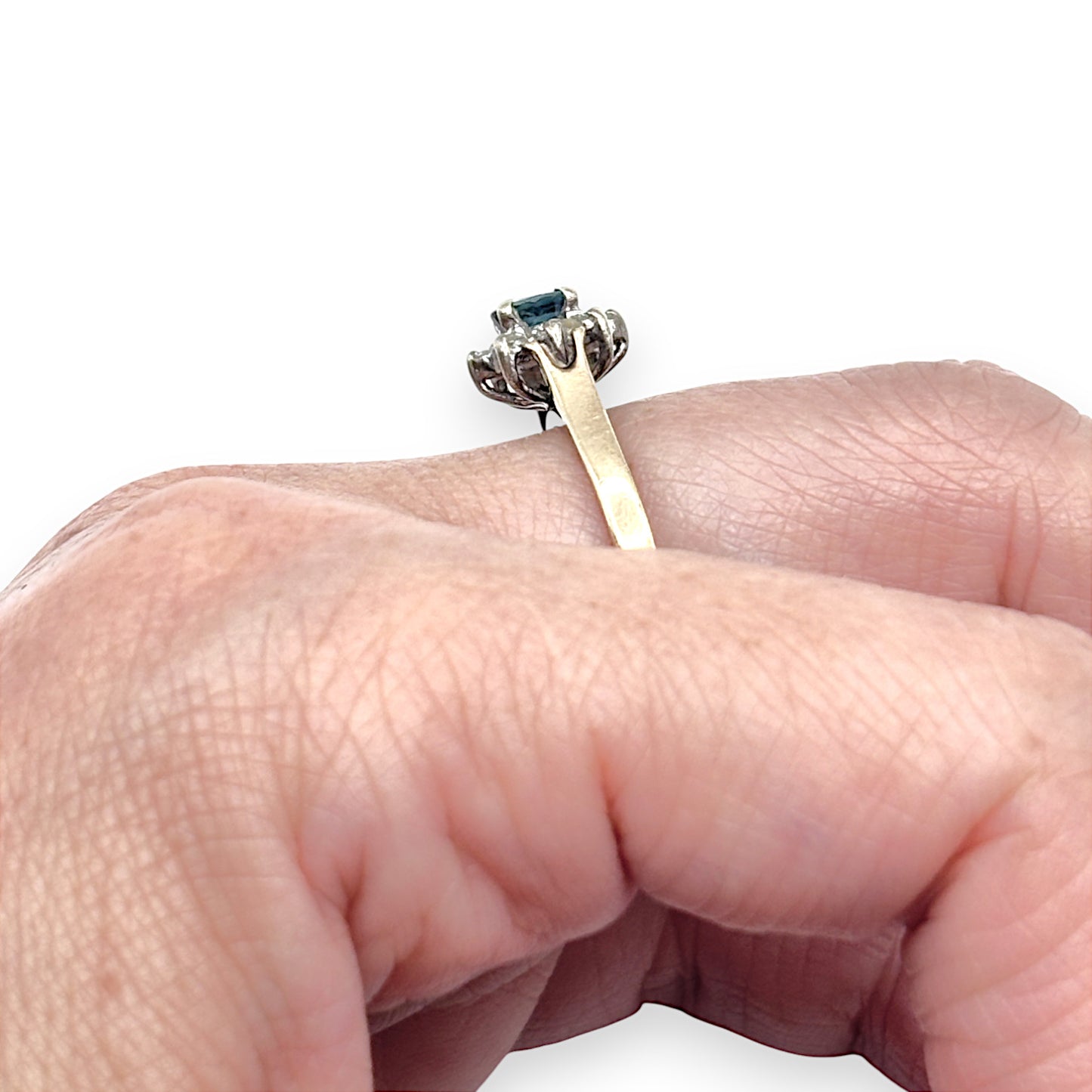 GOLD DEAL | 9ct Gold Oval Cut Sapphire & Diamond Ring Size M