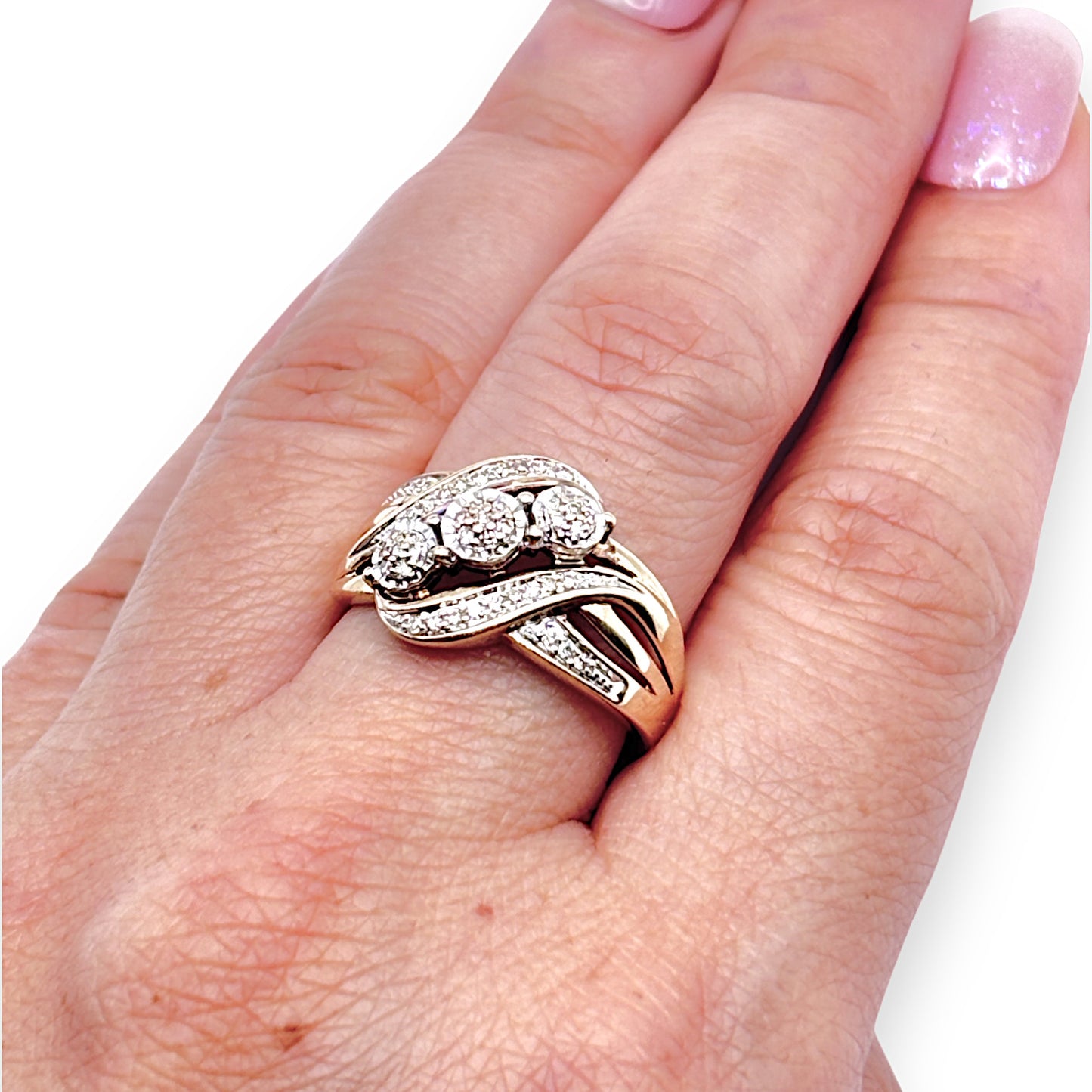 GOLD DEAL | 9ct Gold Cross Over Cluster Diamond Set Ring Valuation $1,650 Size O1/2