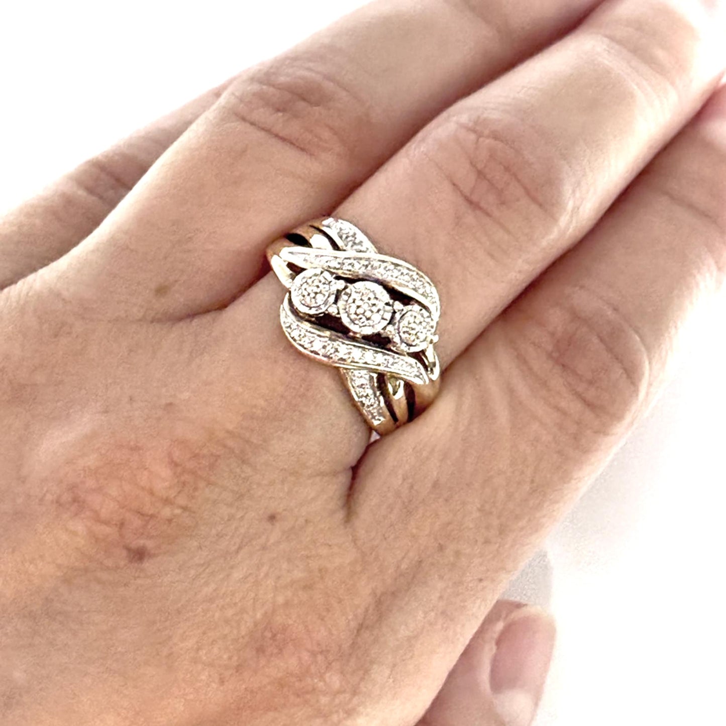 GOLD DEAL | 9ct Gold Cross Over Cluster Diamond Set Ring Valuation $1,650 Size O1/2