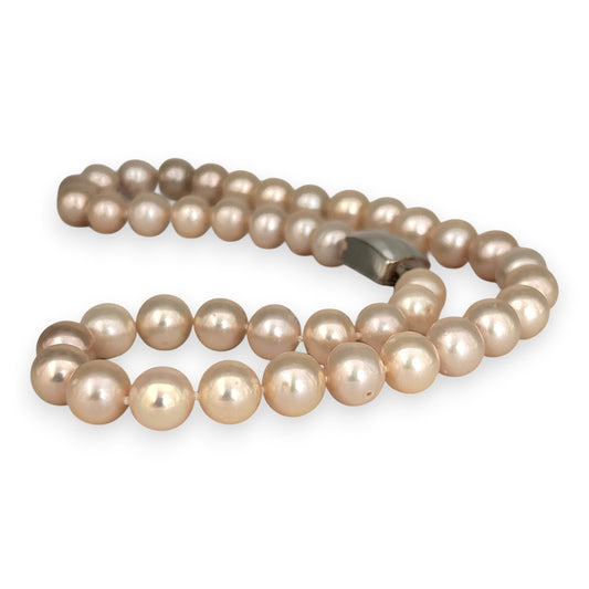 BRAND NEW | Freshwater pearl Necklace - Light Peach shade