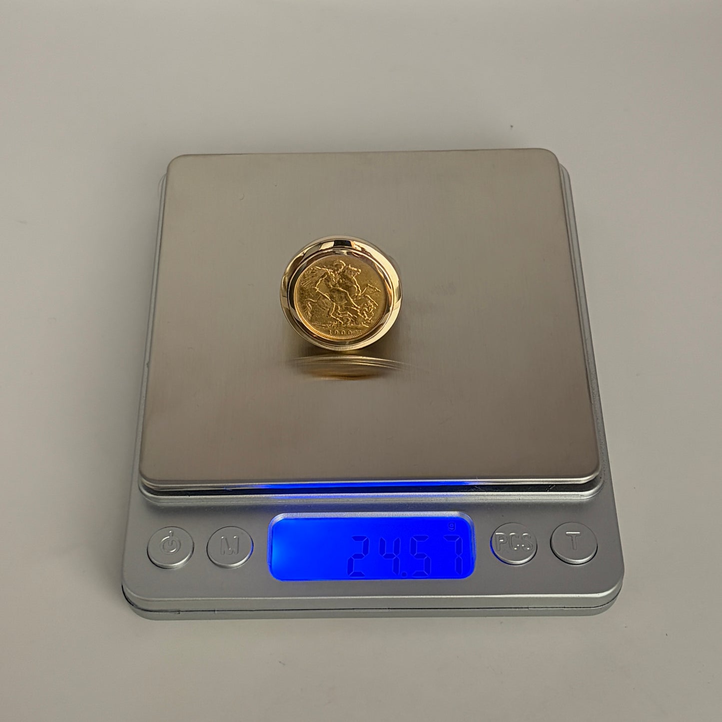 NZGD | MICHAEL HILL Full Sovereign Ring – 22ct Coin, 10ct Gold Frame