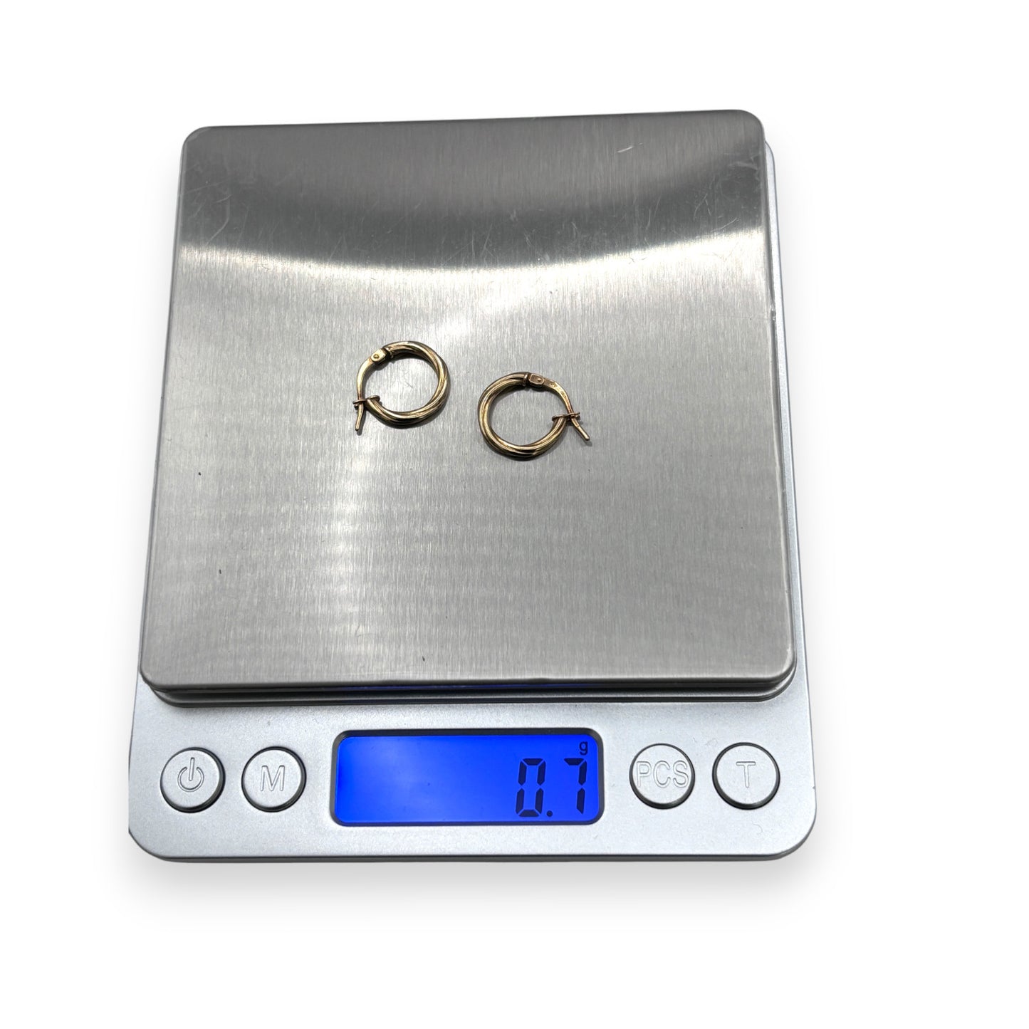 9ct Gold Light Weight Twisted Earrings. R # 416