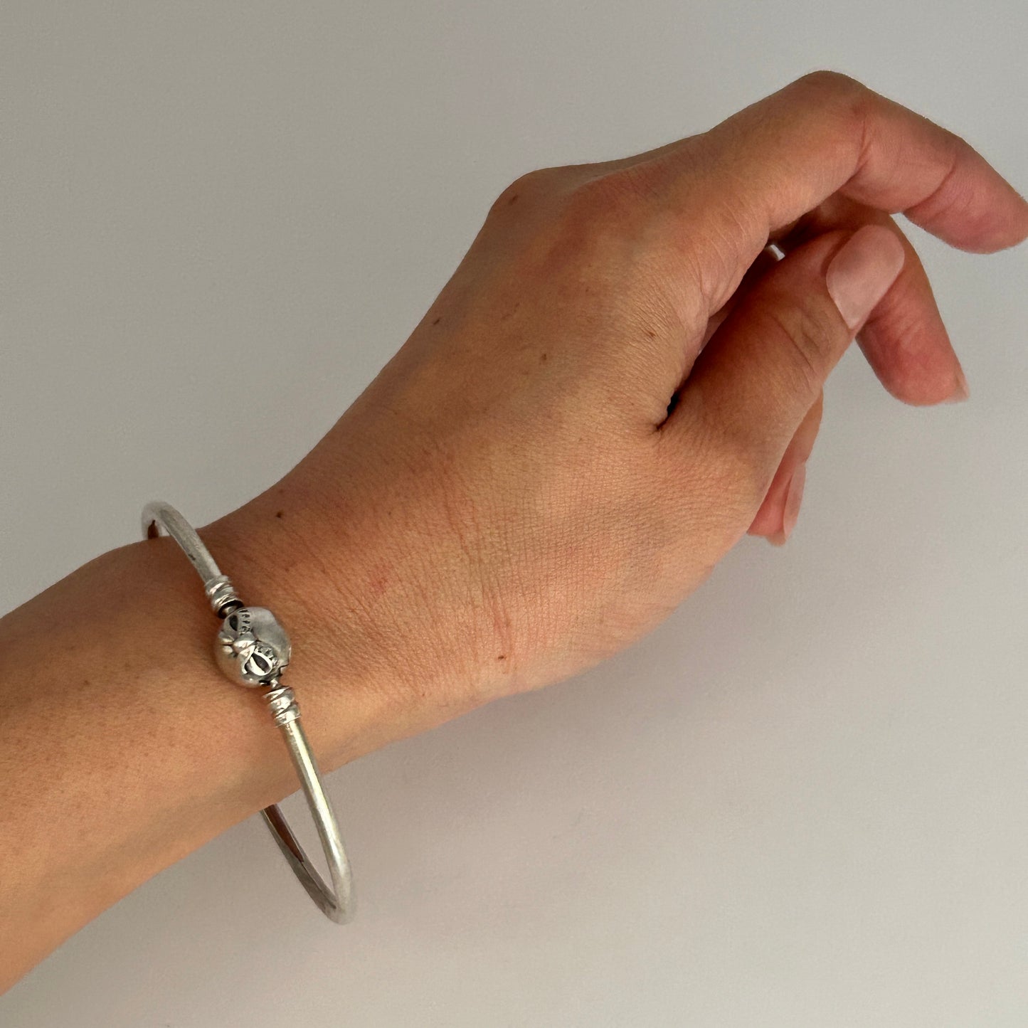 SILVER DEAL | Pandora Bangle - Bow Clasp, Size 20