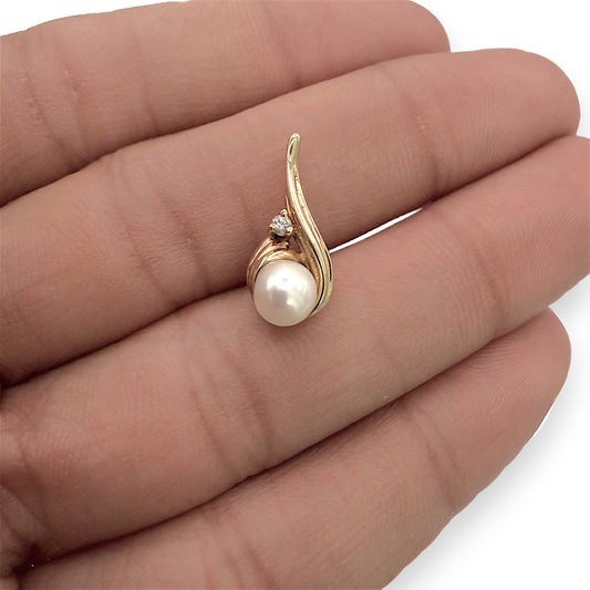 NZGD | 14ct Gold Lustrous Pearl Diamond Pendant