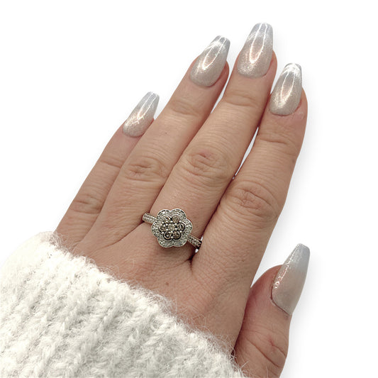 NZGD | 9ct White Gold Frost‑Petal Diamond Ring Valuation $2,000