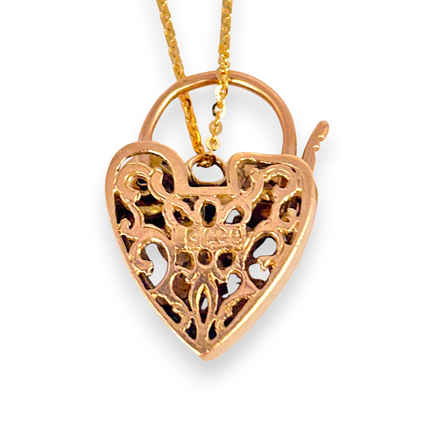 GOLD DEAL | 9ct Gold Filigree Squared Padlock Heart Pendant