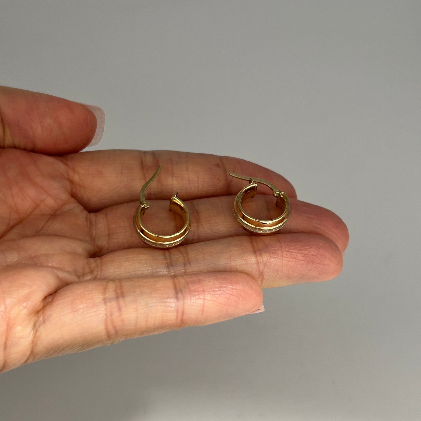 GOLD DEAL | 9ct (9K) Y/W Gold Estate Round Hoop Earrings