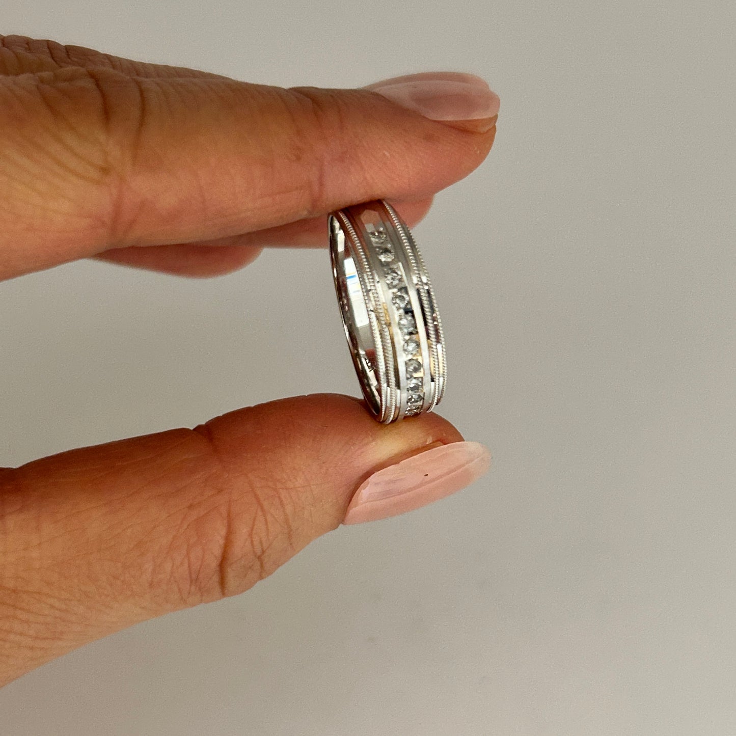 GOLD DEAL | 10ct (10K) White Gold Luminous Band with Diamond