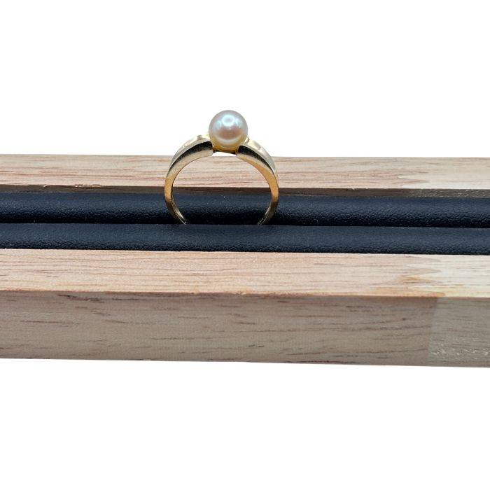 GOLD DEAL | 9ct Gold Solid Ring with 7.2mm Pearl, Size P-Q Width 4.8mm
