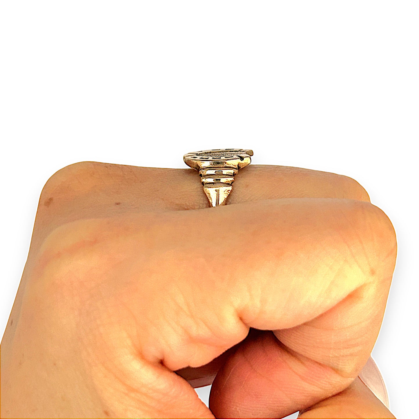 GOLD DEAL | FLASH SALE 9ct (9K) Gold Vintage Shield Crest Ring Size Q1/2