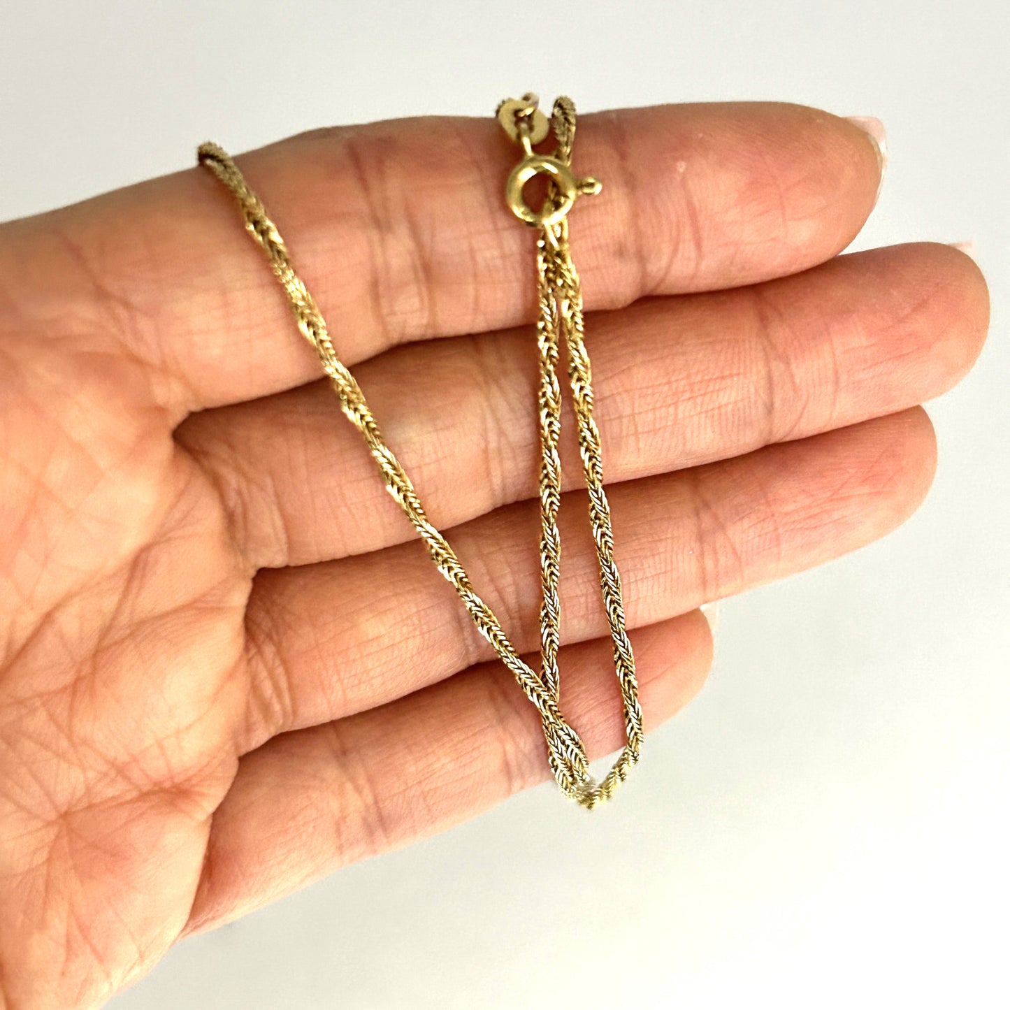 GOLD DEAL | 9ct (9K) Gold Spiraled Brilliance Twist 54cm Chain Refurbished