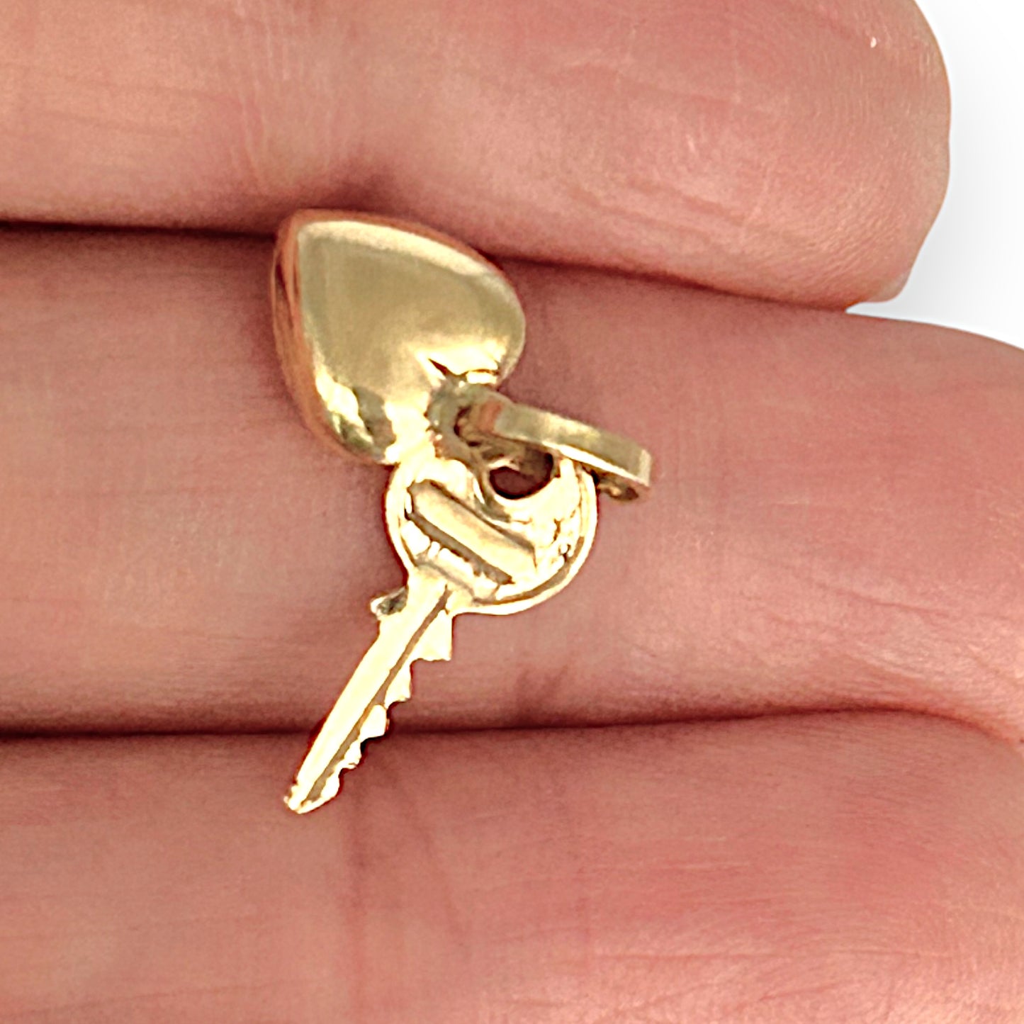 GOLD DEAL | 18K Gold Heart & Key Charm / Pendant, As New