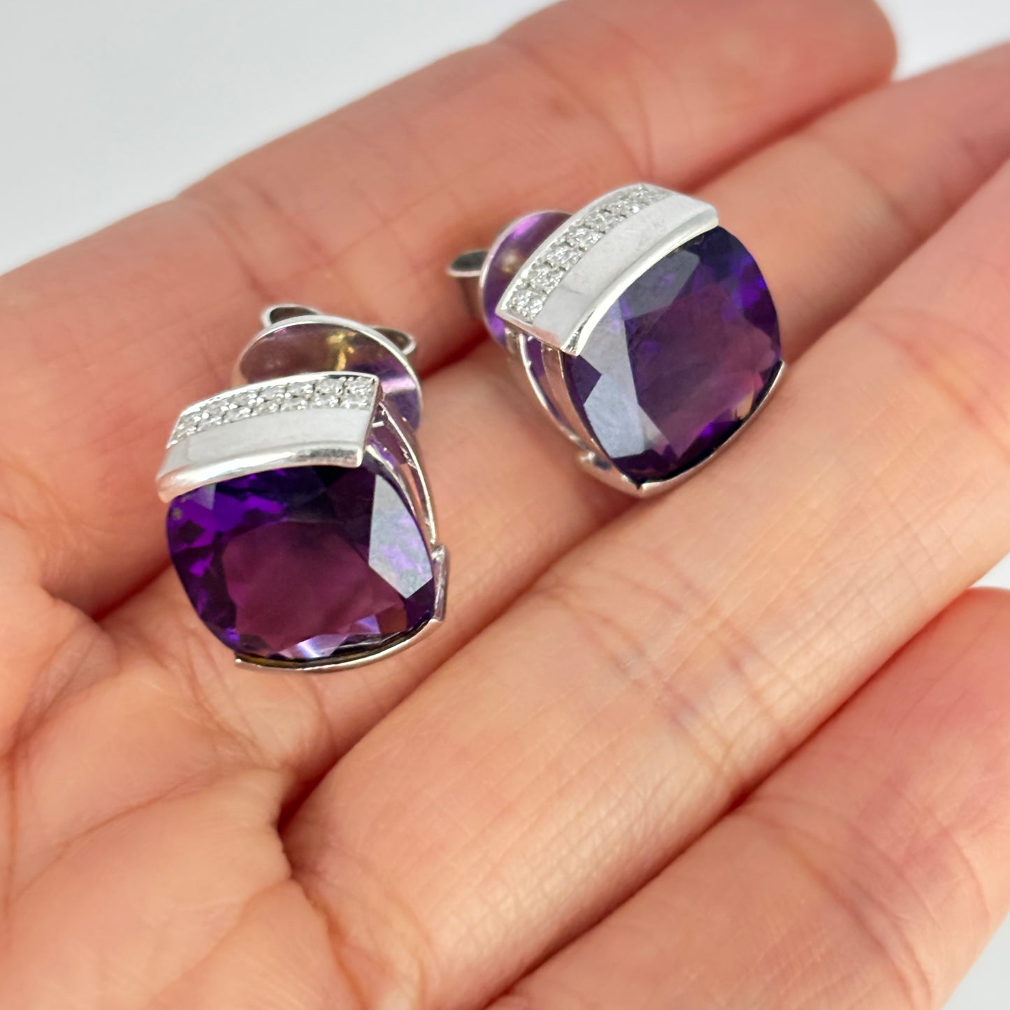 GOLD DEAL |  BARGAIN 18ct (18k) White Gold Amethyst Glow Studs with Diamonds