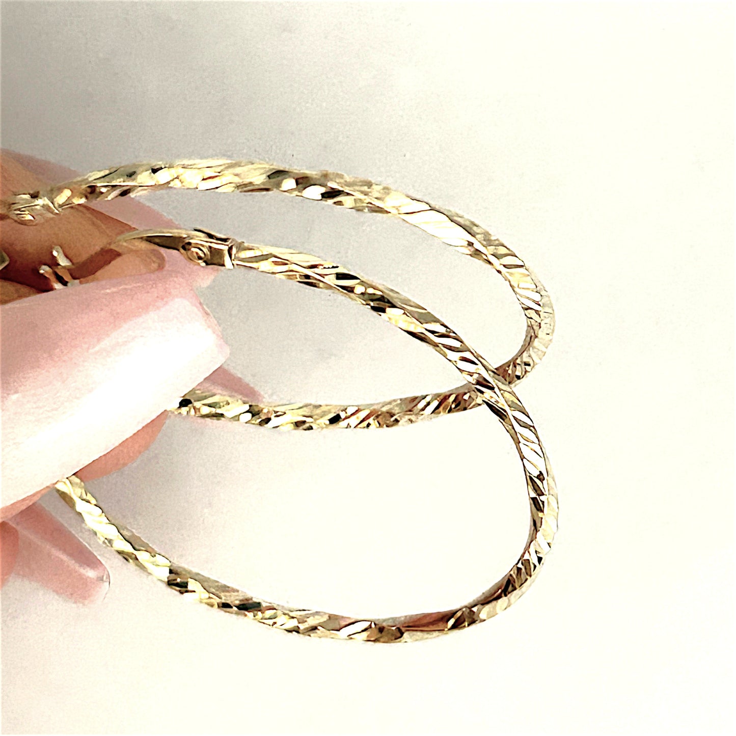 GOLD DEAL | 9ct (9K) Gold Embossed Twist Circle Hoop Earrings 34.1mm