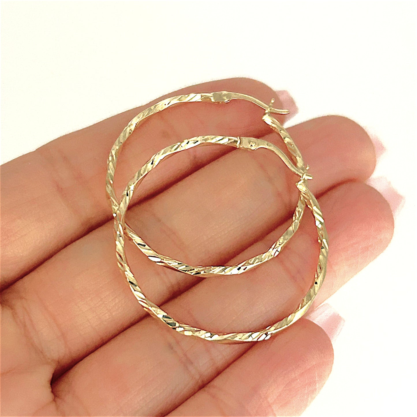 GOLD DEAL | 9ct (9K) Gold Embossed Twist Circle Hoop Earrings 34.1mm