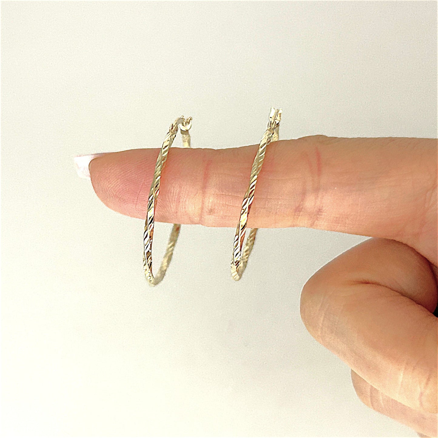GOLD DEAL | 9ct (9K) Gold Embossed Twist Circle Hoop Earrings 34.1mm
