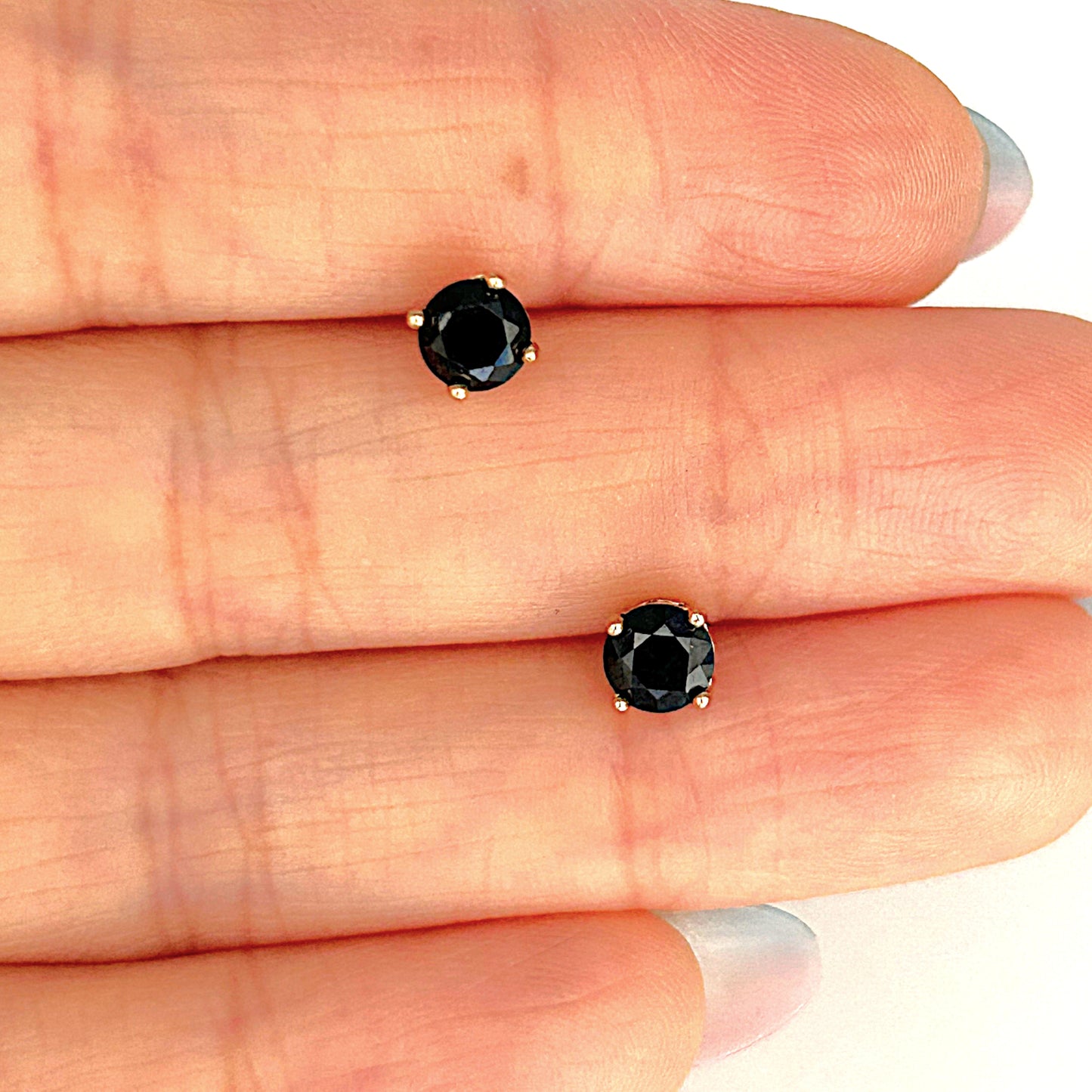 GOLD DEAL | 9ct Gold Midnight Sapphire Stud Earrings