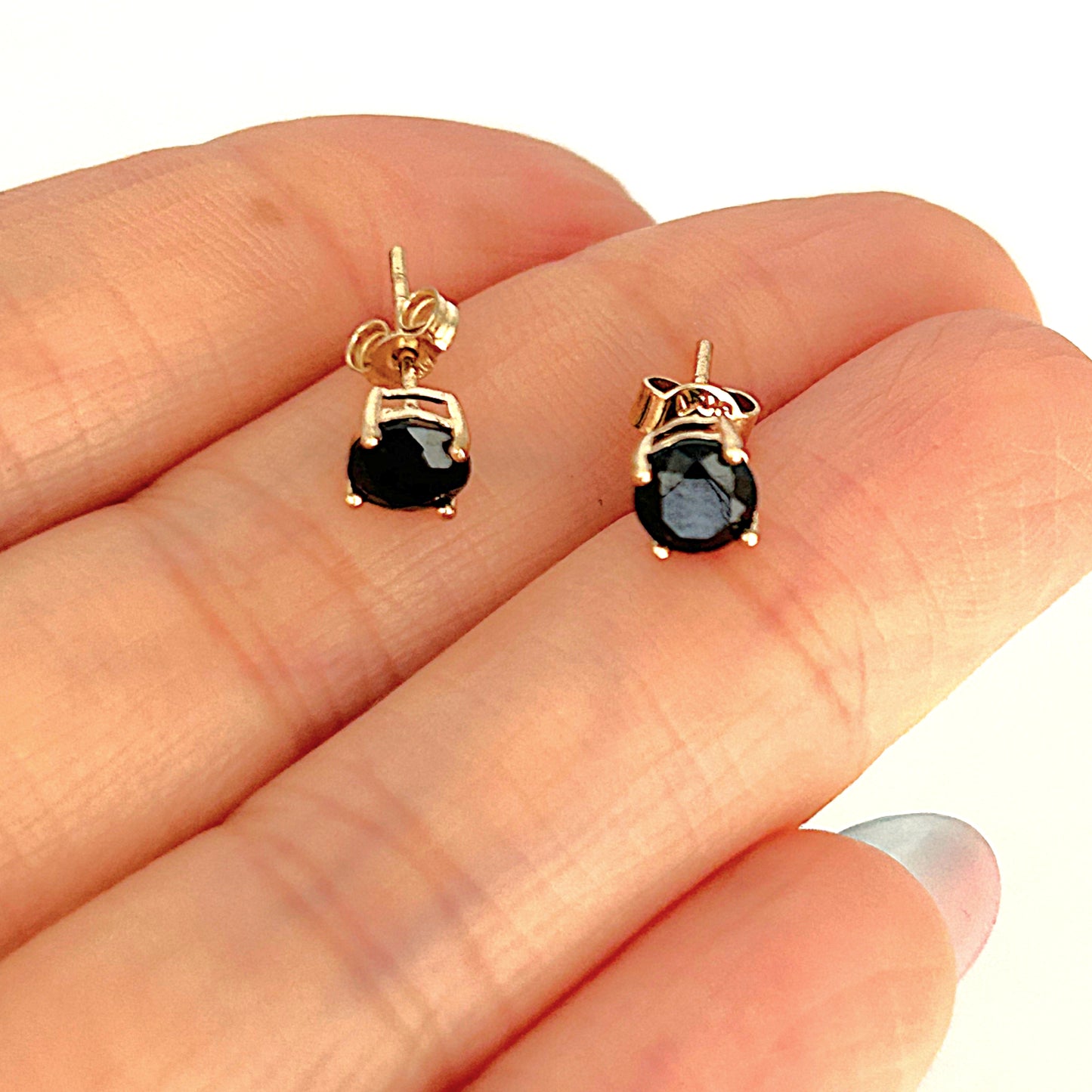 GOLD DEAL | 9ct Gold Midnight Sapphire Stud Earrings