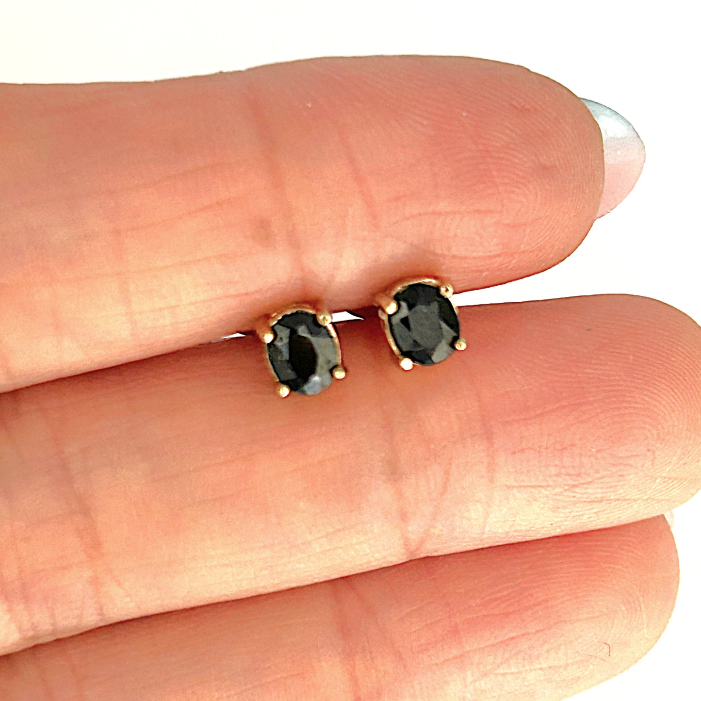 GOLD DEAL | 9ct Gold Midnight Glow Sapphire Stud Earrings 5.1mm x 4.6mm