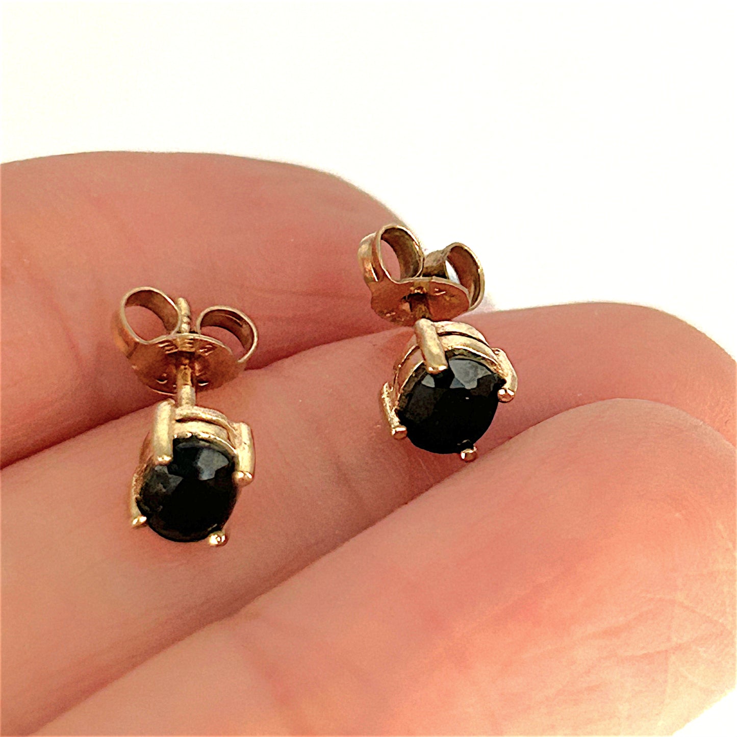 GOLD DEAL | 9ct Gold Midnight Glow Sapphire Stud Earrings 5.1mm x 4.6mm