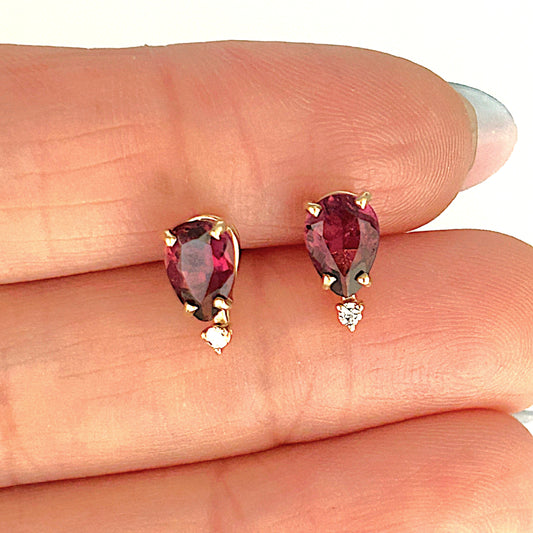 GOLD DEAL | 9ct Gold Crimson Teardrop Elegance Stud  Earrings