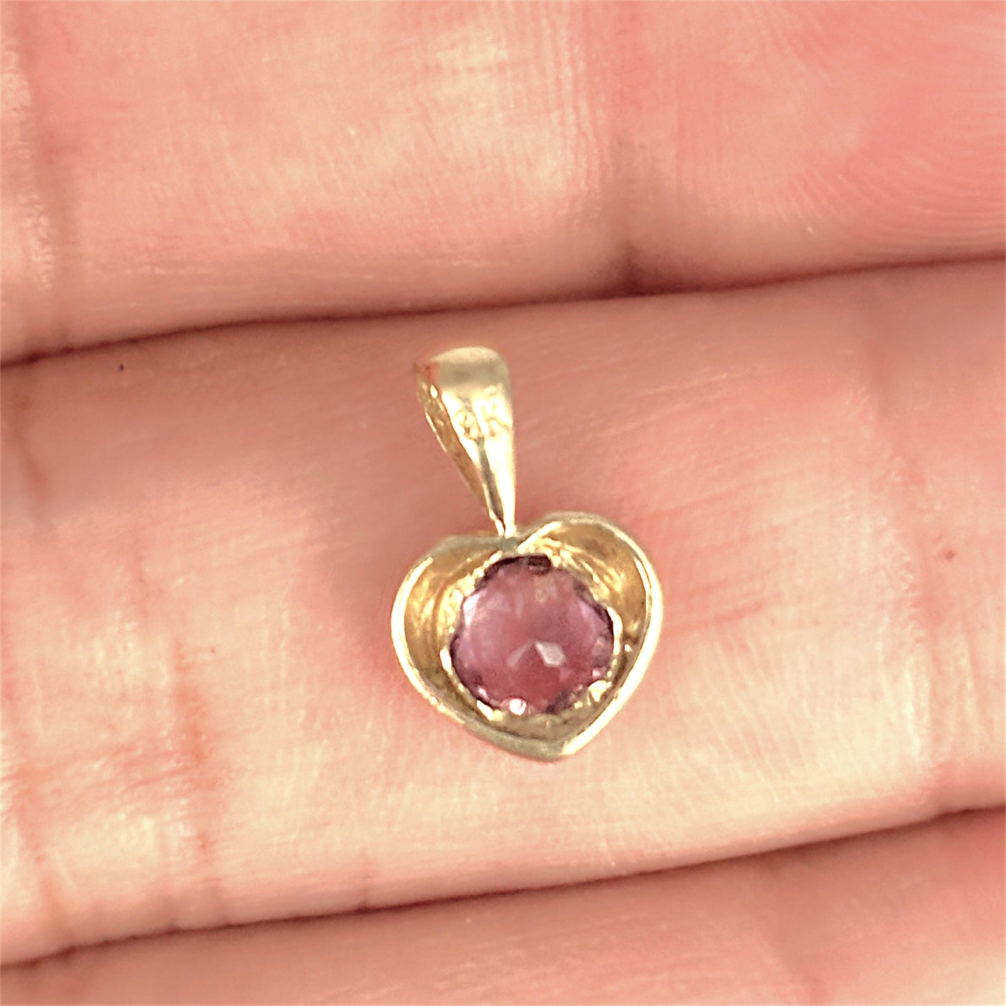 GOLD DEAL | 9ct (9K) Gold Heart-Shaped Amethyst Pendant