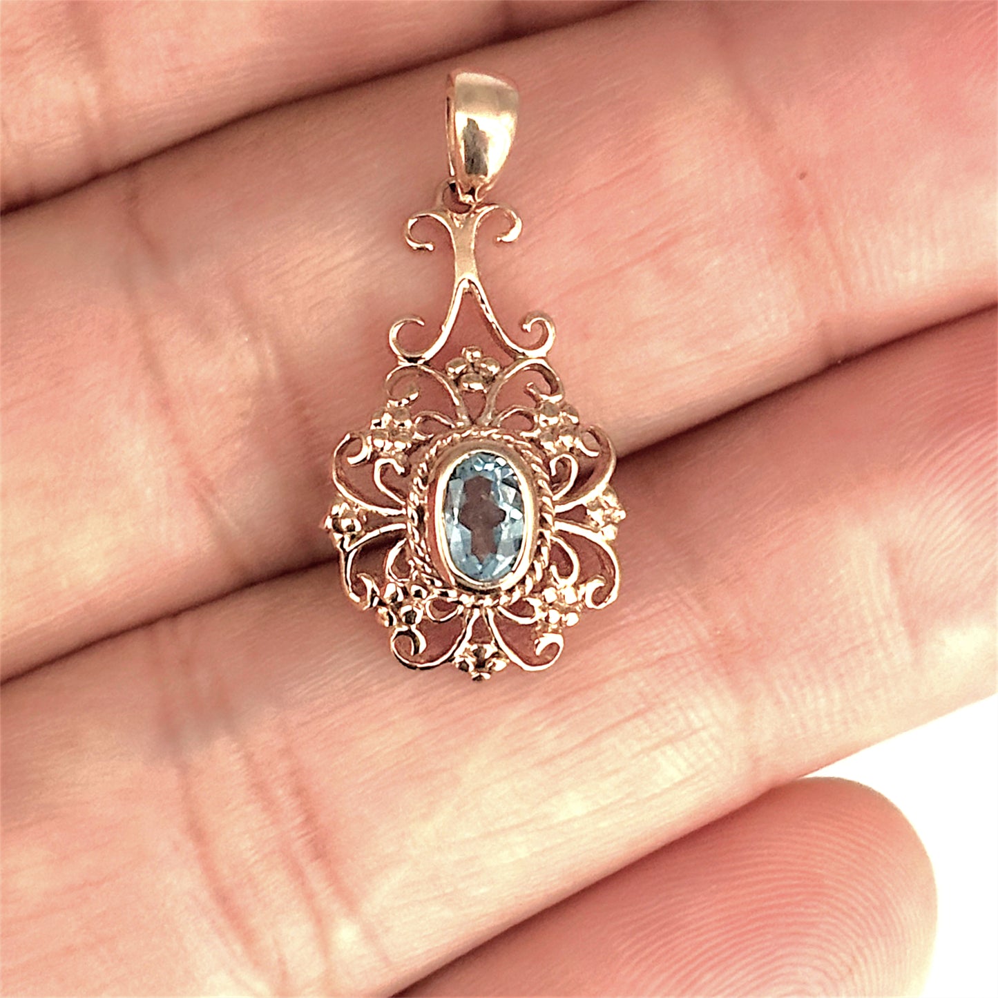 GOLD DEAL | 9ct (9K) Rose Gold Vintage Filigree Ornate Aquamarine Pendant