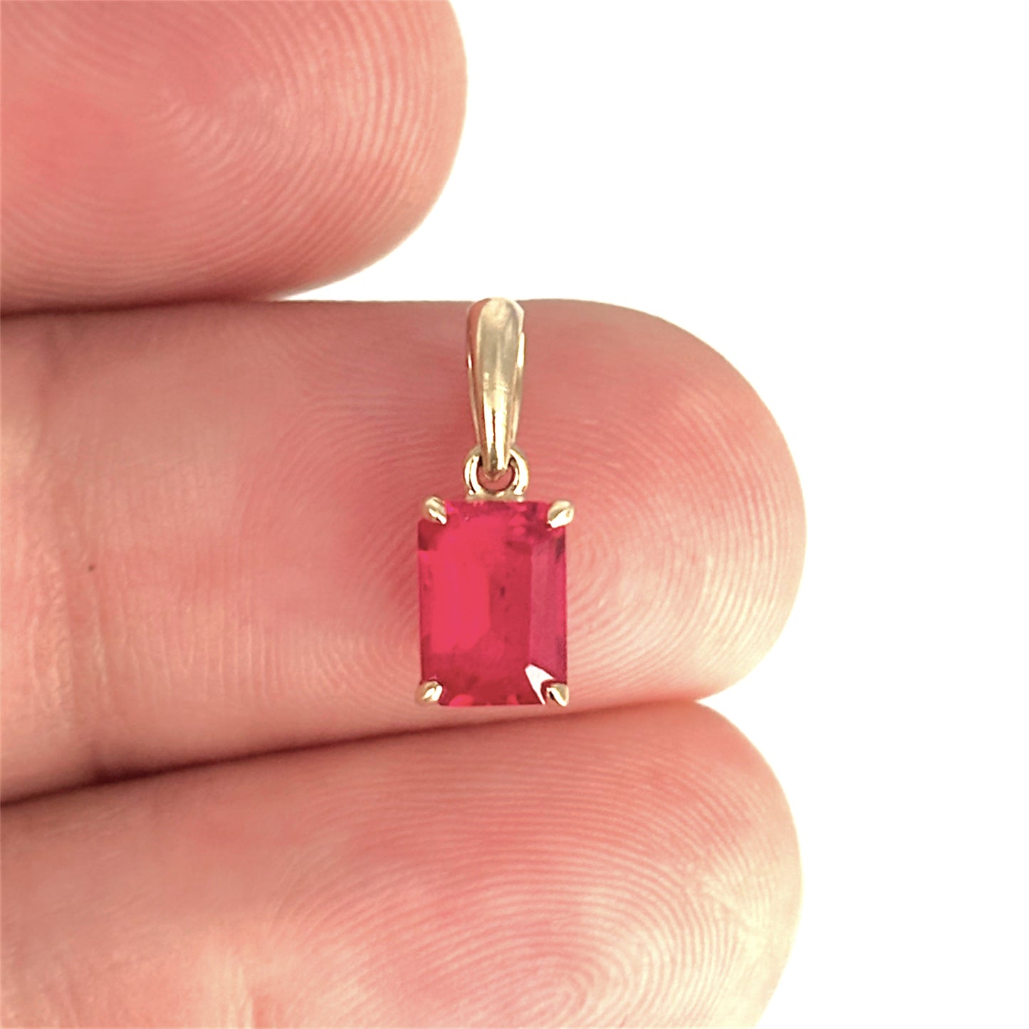 GOLD DEAL | 9ct (9K) Gold Vivid Sparkle Ruby Pendant