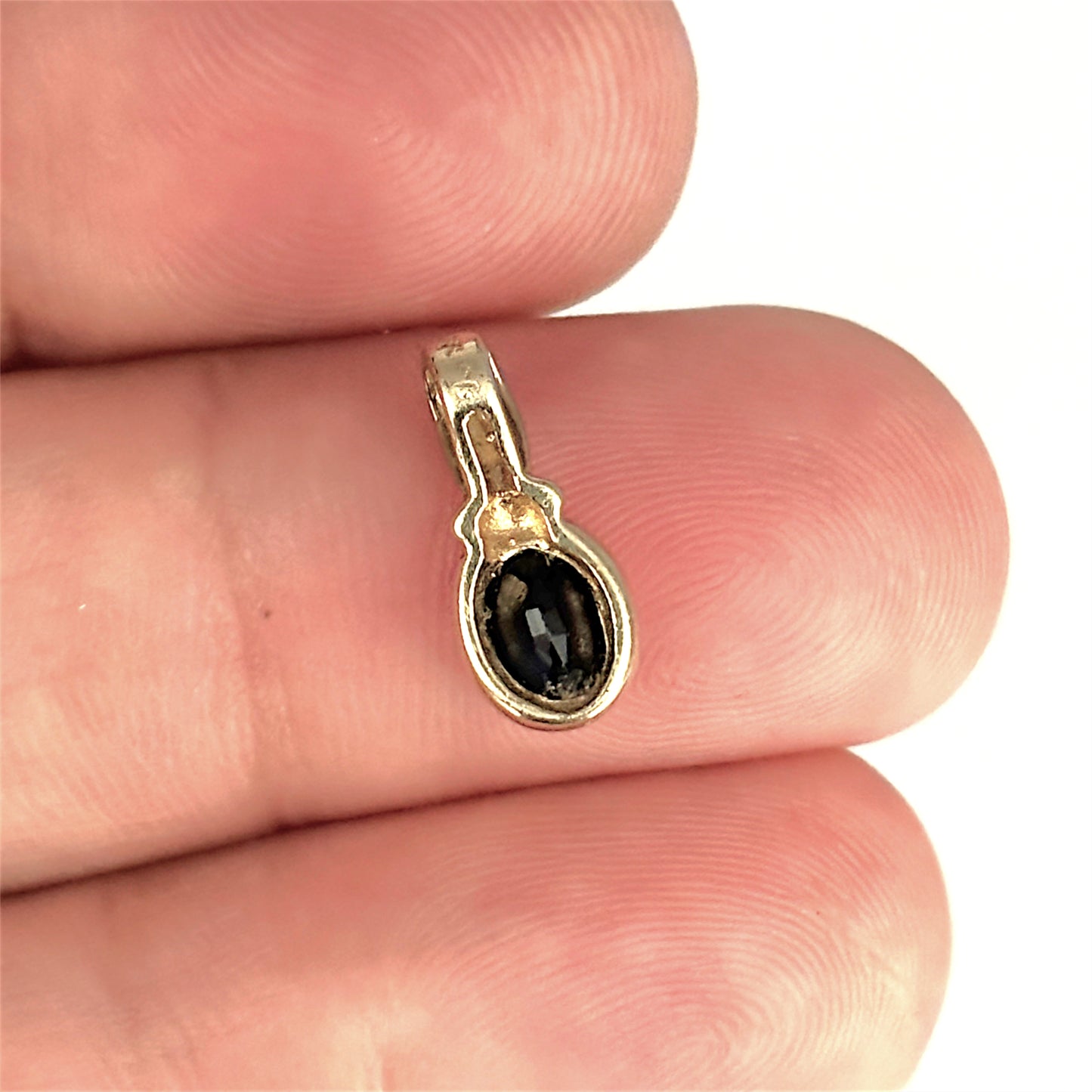 GOLD DEAL | 9ct (9K) Gold Deep Midnight Brilliance Black Oval Sapphire Pendant