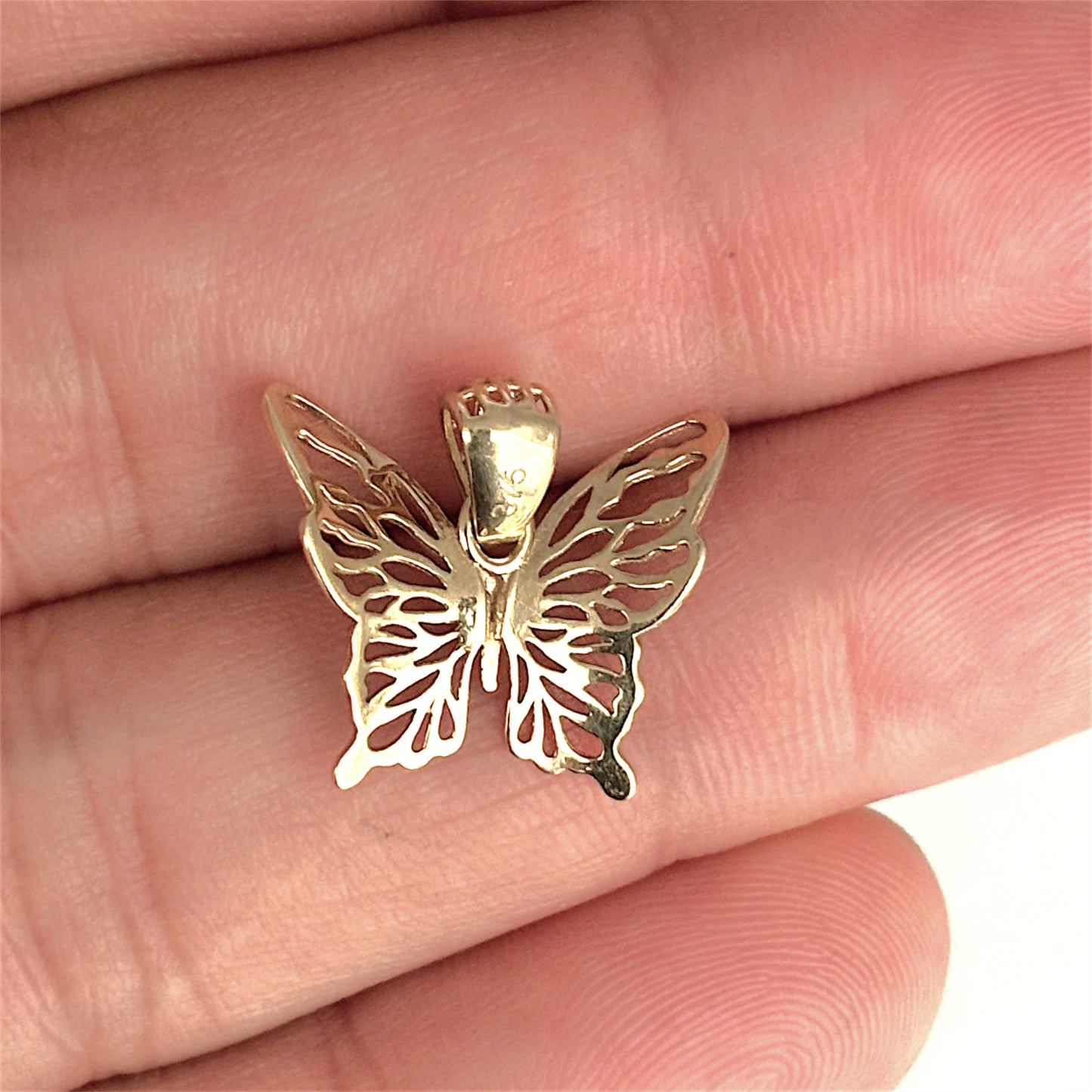 GOLD DEAL | 9ct (9K) Gold Elegant Butterfly Pendant - Refurbished