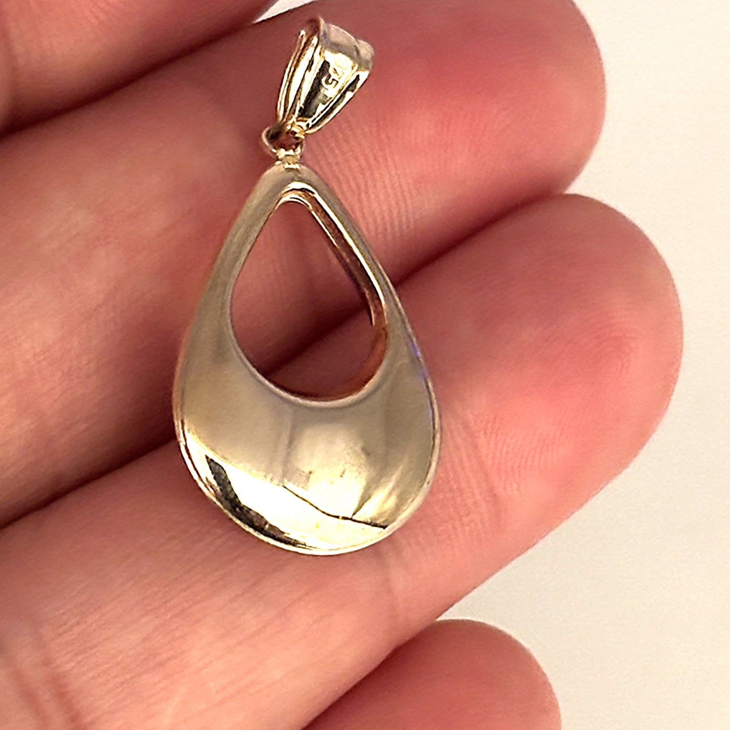 GOLD DEAL | 9ct (9K) Y/W Gold Dual Essence – Reversible Gold Teardrop Pendant