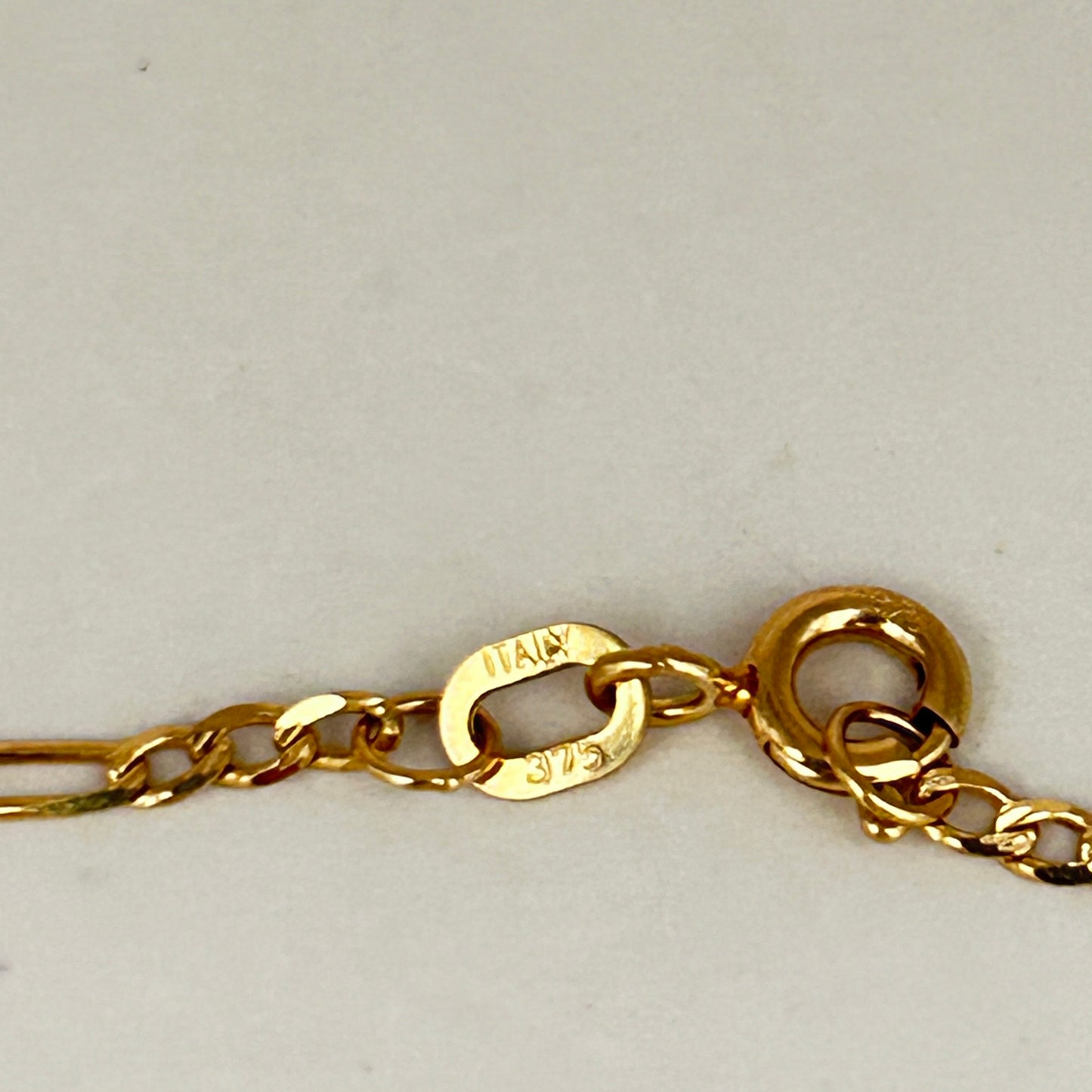 GOLD DEAL | 9ct (9K) Gold Refurbished Signature Figaro Chain 50cm