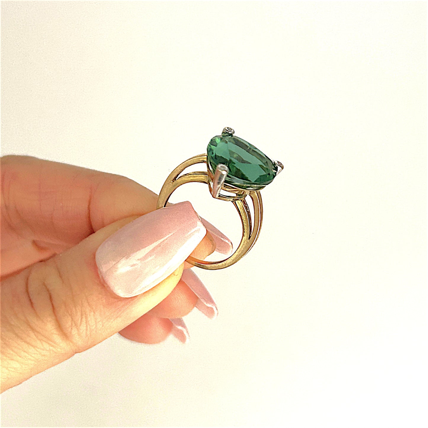 GOLD DEAL | 9ct (9K) Gold Heart of Verdant Fire 7.70ct Quartz Diamond Ring Valuation $1,600
