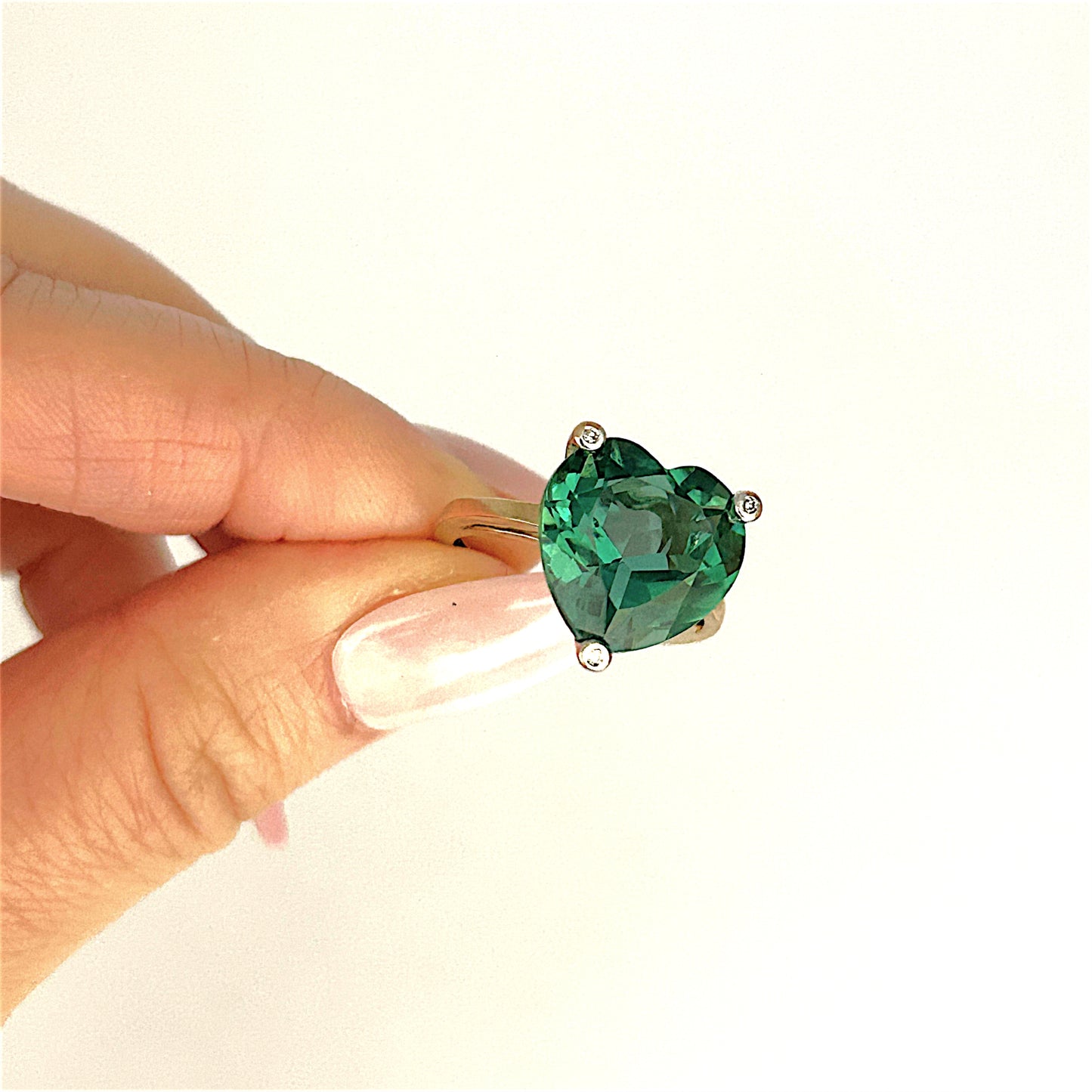 GOLD DEAL | 9ct (9K) Gold Heart of Verdant Fire 7.70ct Quartz Diamond Ring Valuation $1,600