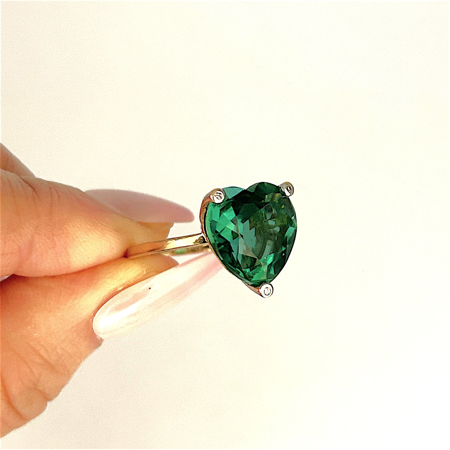 GOLD DEAL | 9ct (9K) Gold Heart of Verdant Fire 7.70ct Quartz Diamond Ring Valuation $1,600