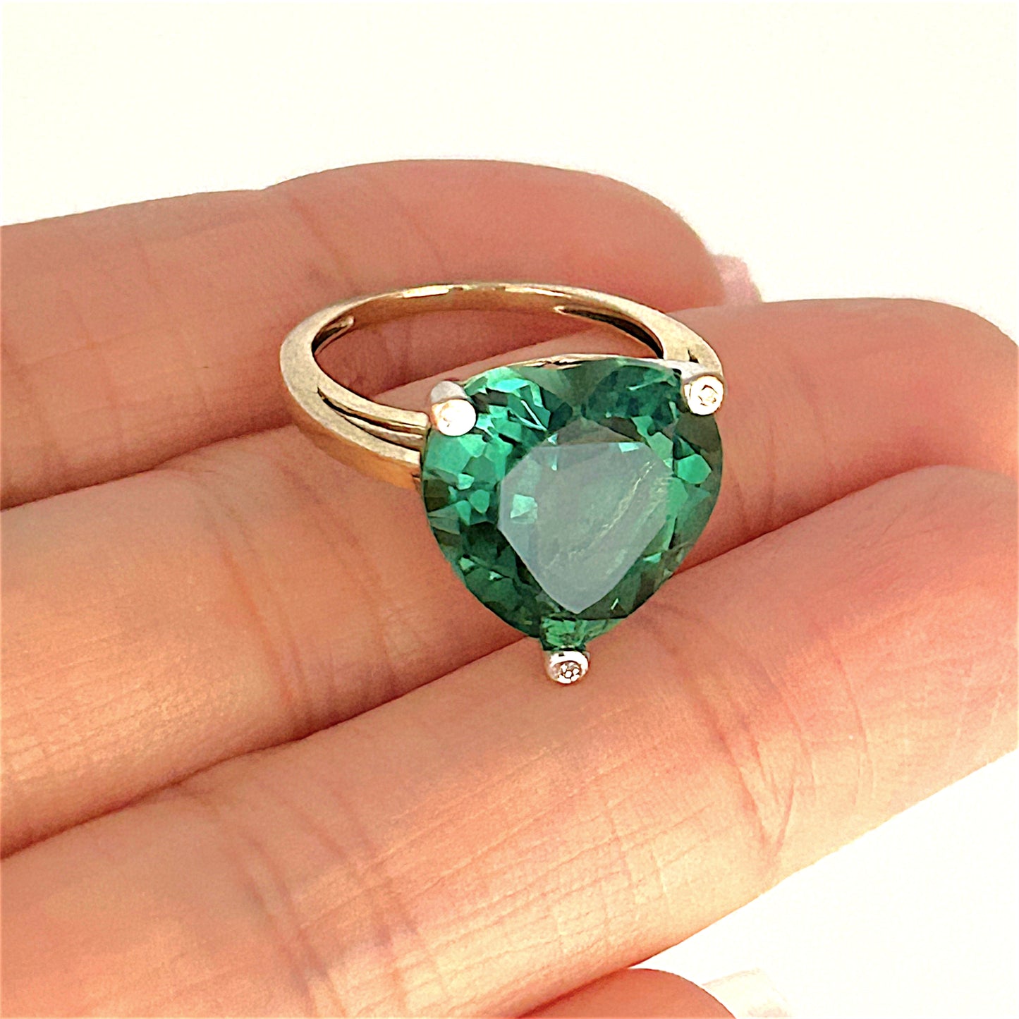 GOLD DEAL | 9ct (9K) Gold Heart of Verdant Fire 7.70ct Quartz Diamond Ring Valuation $1,600