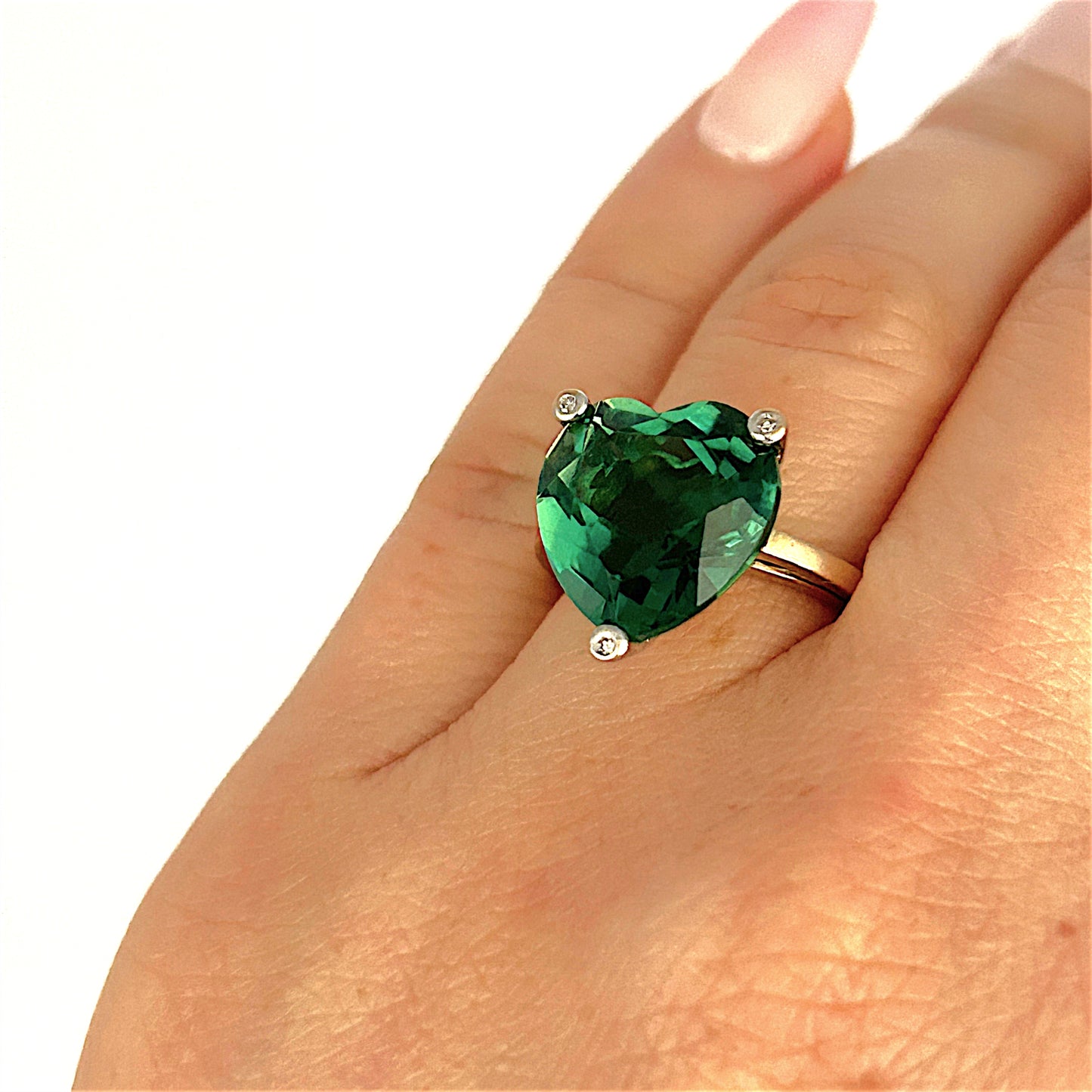 GOLD DEAL | 9ct (9K) Gold Heart of Verdant Fire 7.70ct Quartz Diamond Ring Valuation $1,600