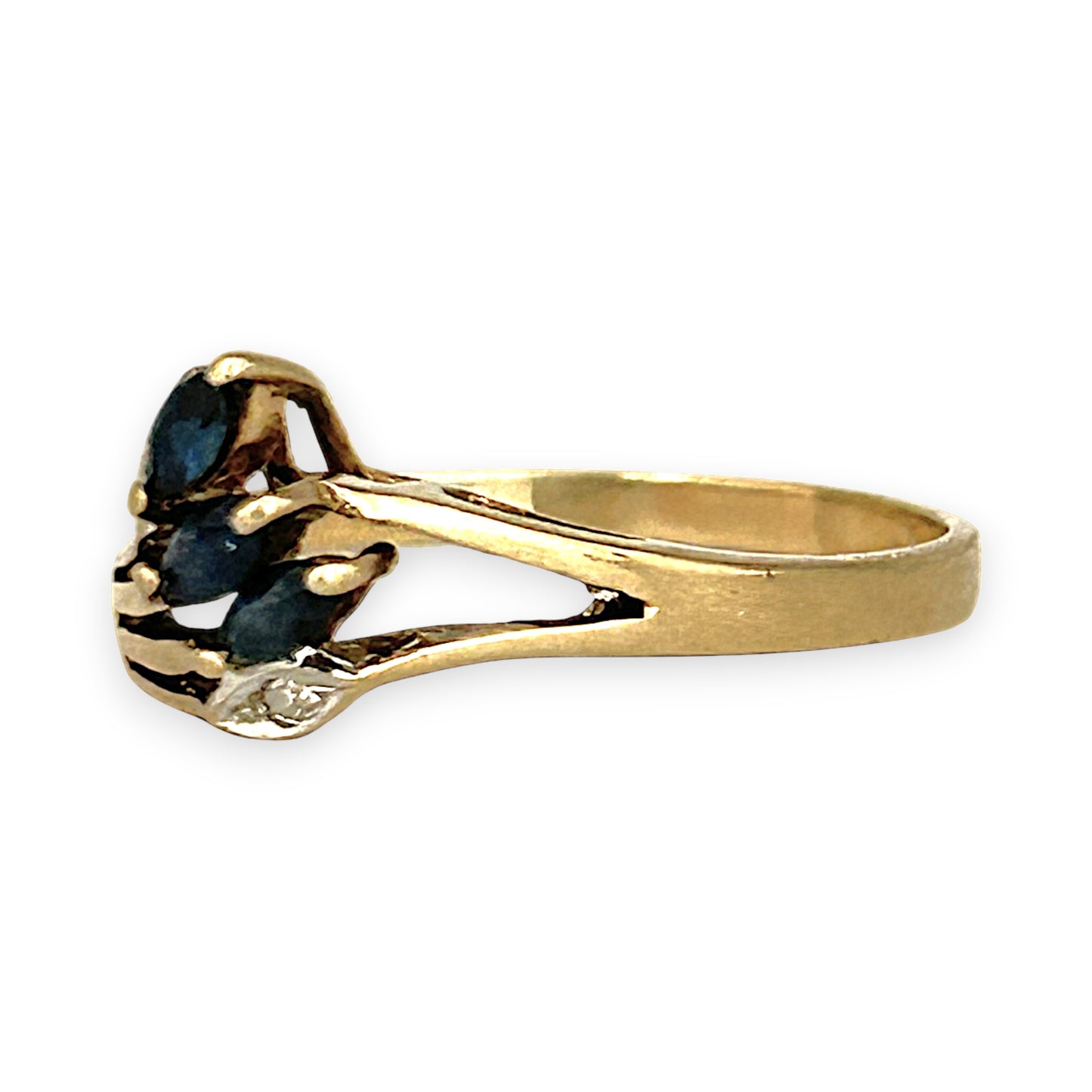 GOLD DEAL | 9ct Gold Modern Artistic Flair Sapphire & Diamonds Ring