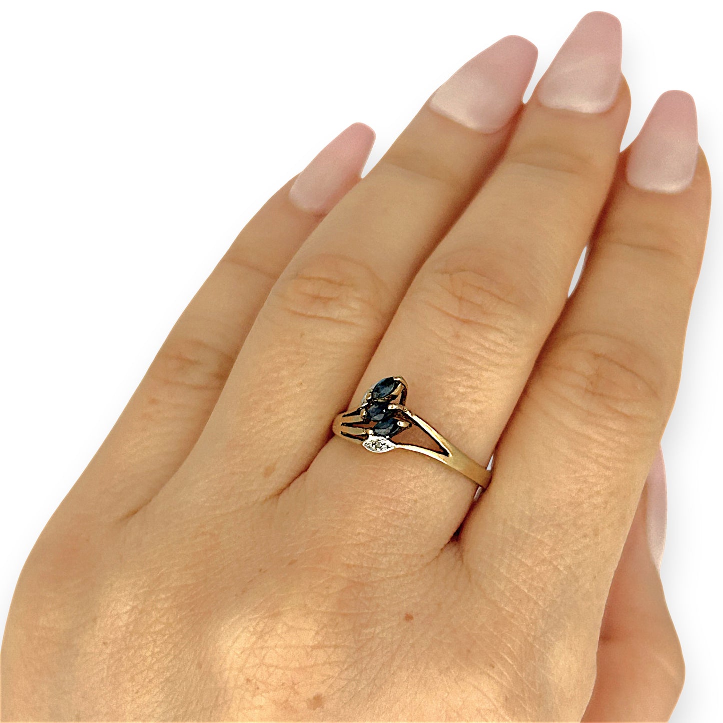GOLD DEAL | 9ct Gold Modern Artistic Flair Sapphire & Diamonds Ring