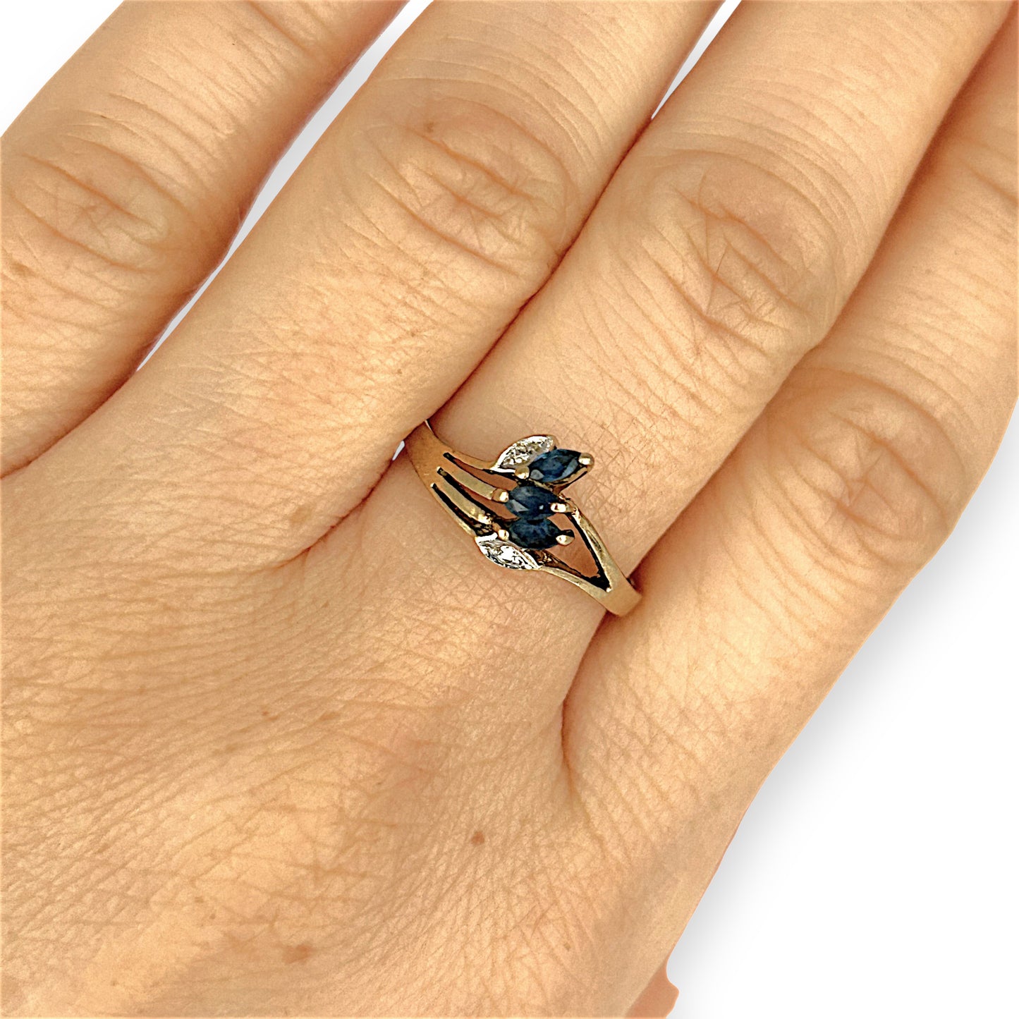 GOLD DEAL | 9ct Gold Modern Artistic Flair Sapphire & Diamonds Ring