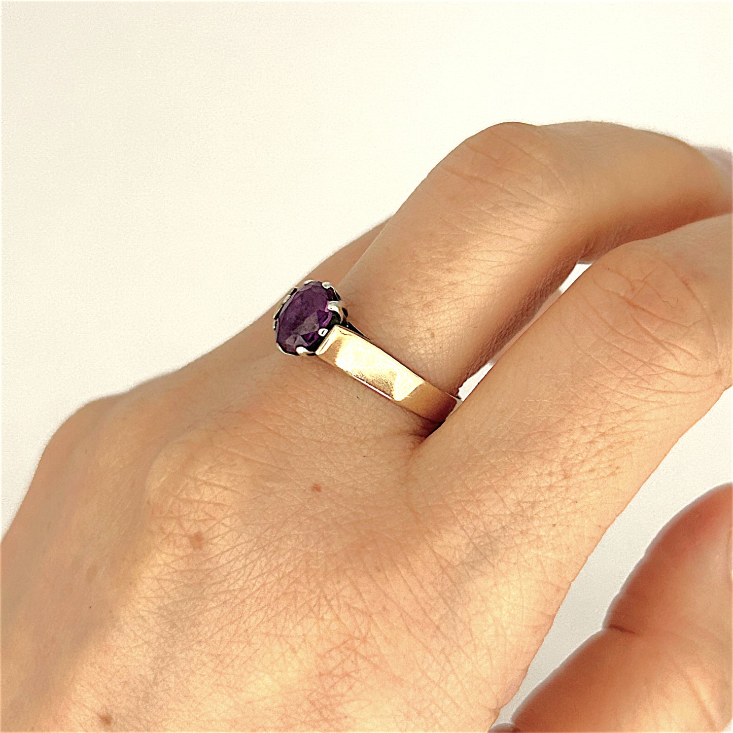 GOLD DEAL | 9ct Yellow & White Gold Twilight Sovereign Amethyst Ring