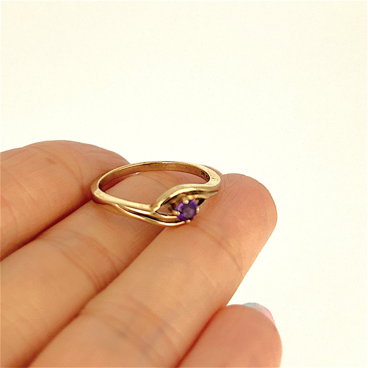 GOLD DEAL | 9ct Gold Michael Hill Violet Orbit Amethyst Ring with Sculpted Split Band