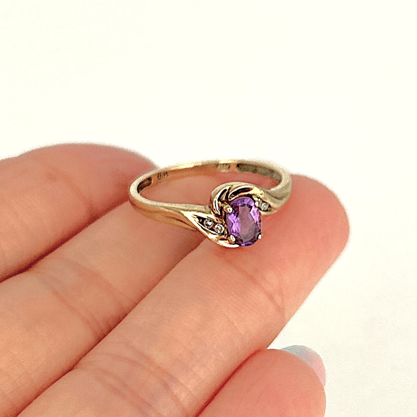 GOLD DEAL | 9ct Gold Twilight Spark Amethyst & Diamond Ring Size P 1/