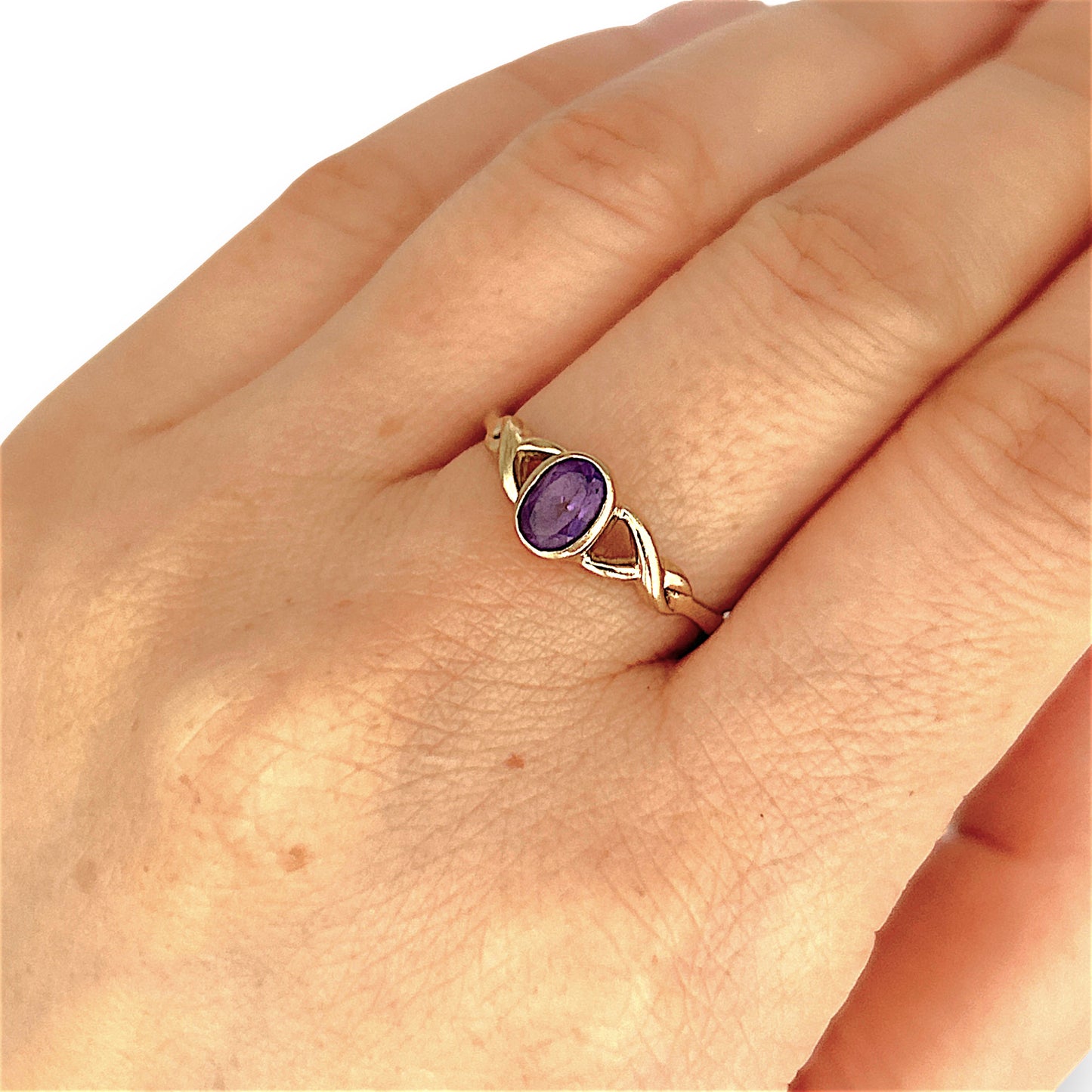 GOLD DEAL | 9ct (9K) Gold Violet Twist Amethyst Ring Size P
