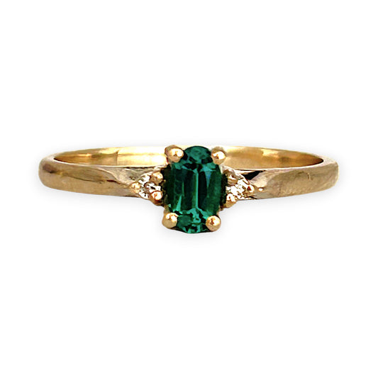 GOLD DEAL | 9ct Gold Embrace Ring – Vivid Emerald & Diamond Accents