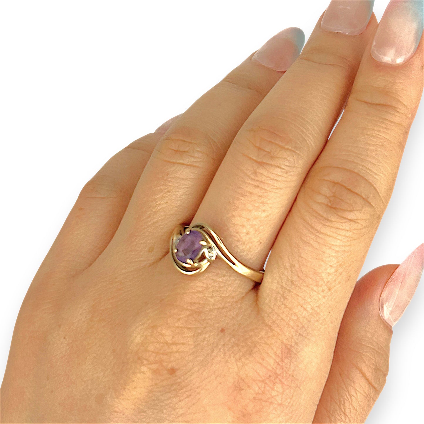 GOLD DEAL | 9ct Gold Graceful Amethyst & Diamond Wave Ring