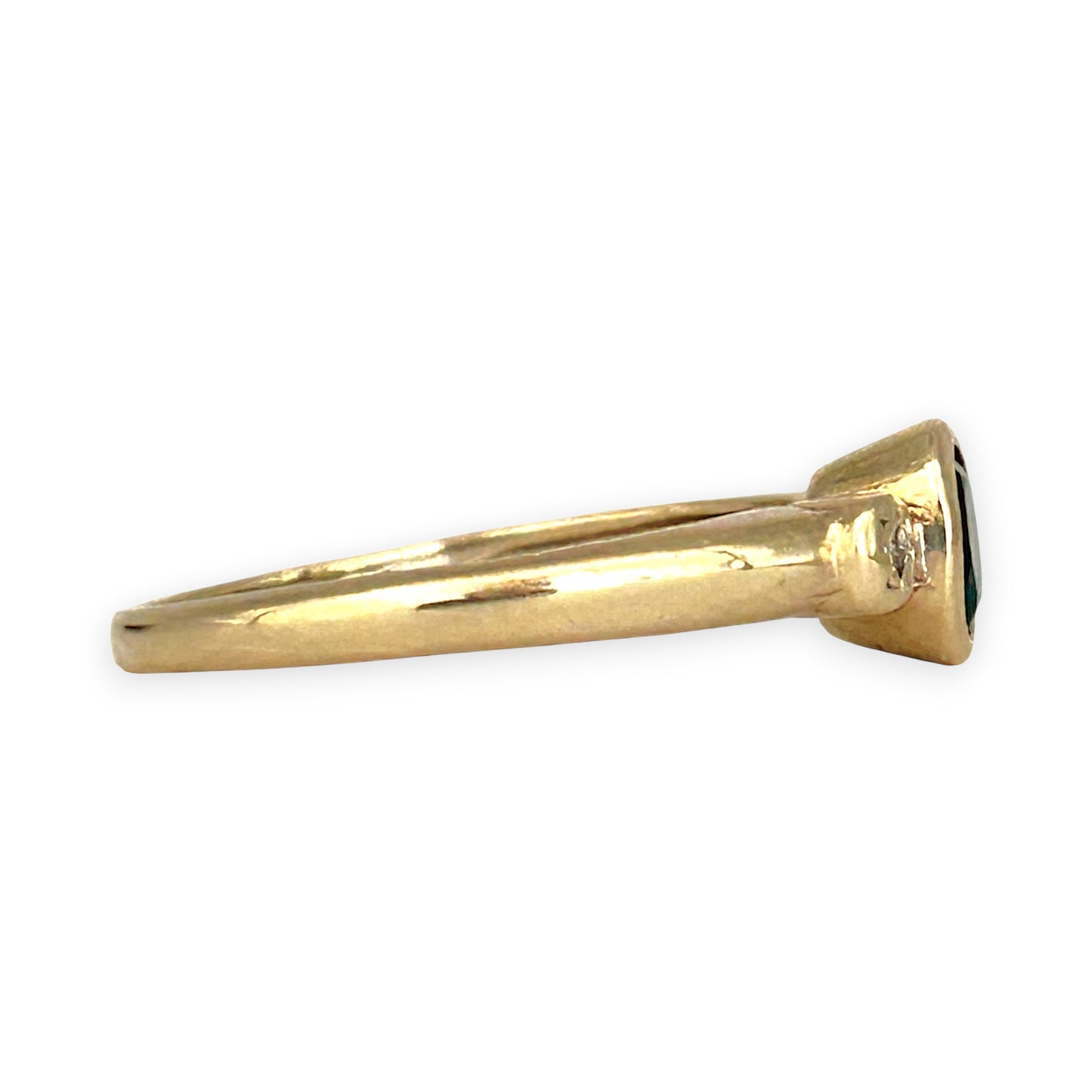 GOLD DEAL | 9kt Gold Emerald Heirloom Ring Size Z 1/2