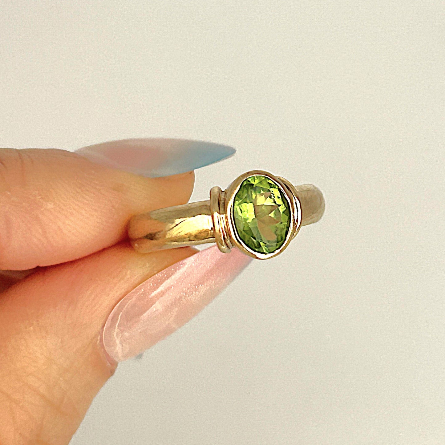 GOLD DEAL | 9ct Gold Peridot Ring – A Burst of Yellow-Green Radiance