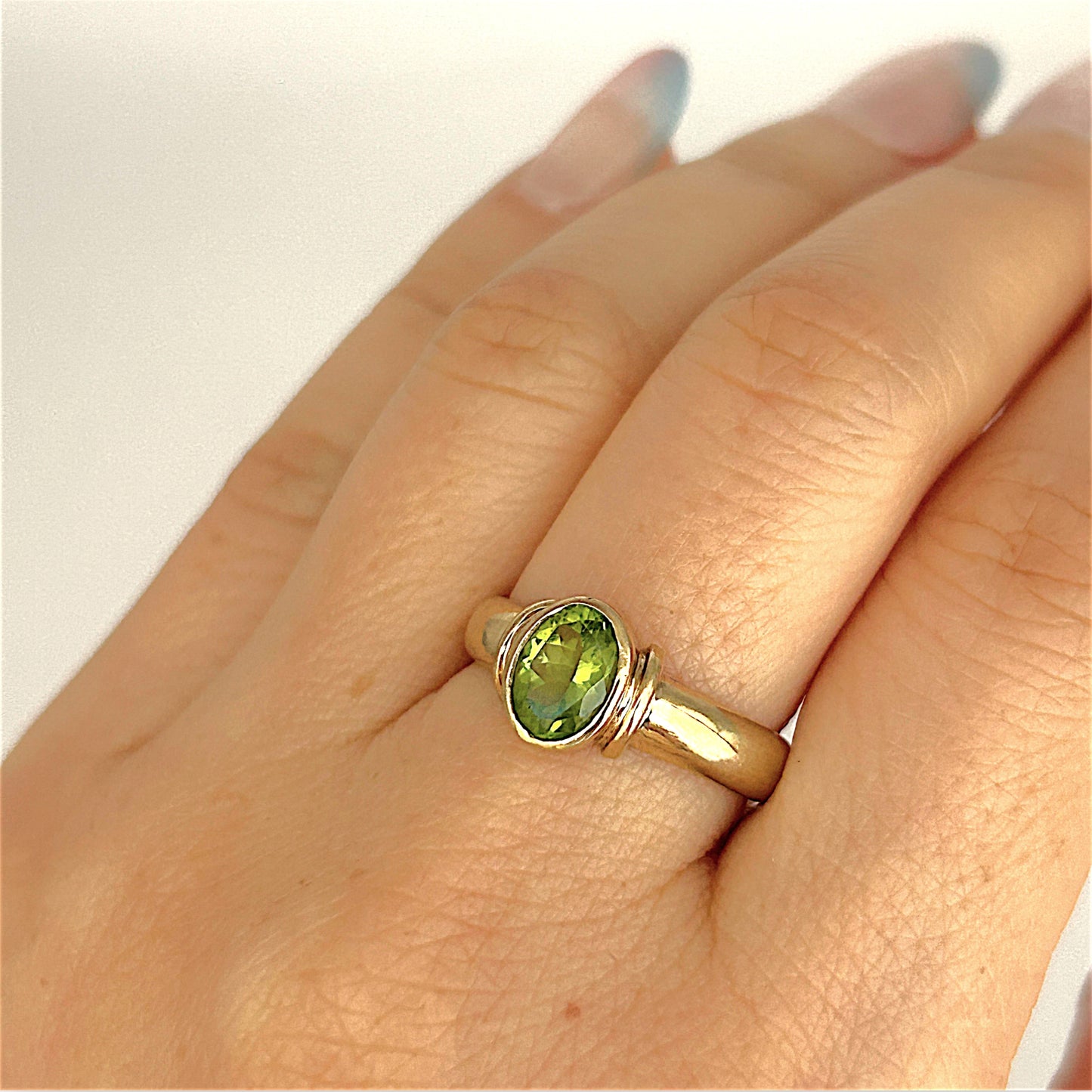 GOLD DEAL | 9ct Gold Peridot Ring – A Burst of Yellow-Green Radiance